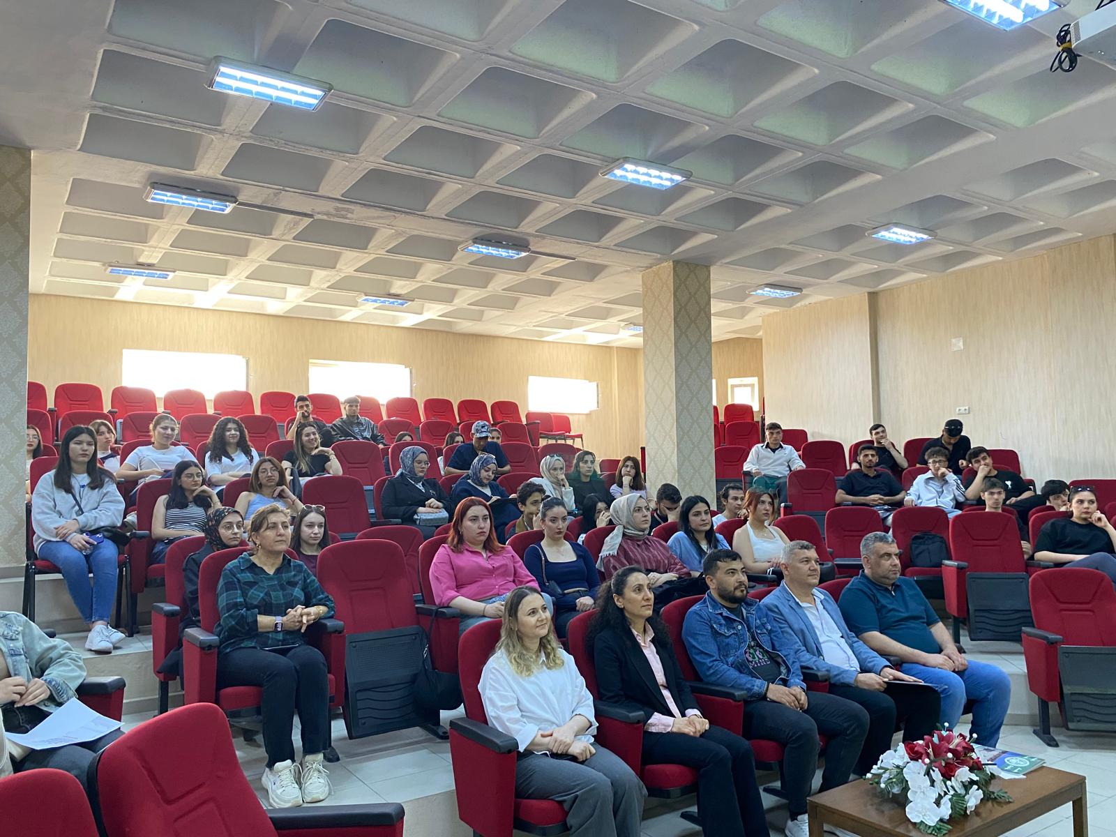 Bigadiç MYO’da Erasmus+ Öğrenci ve Personel Hareketliliği Bilgilendirme Semineri Gerçekleştirildi 3