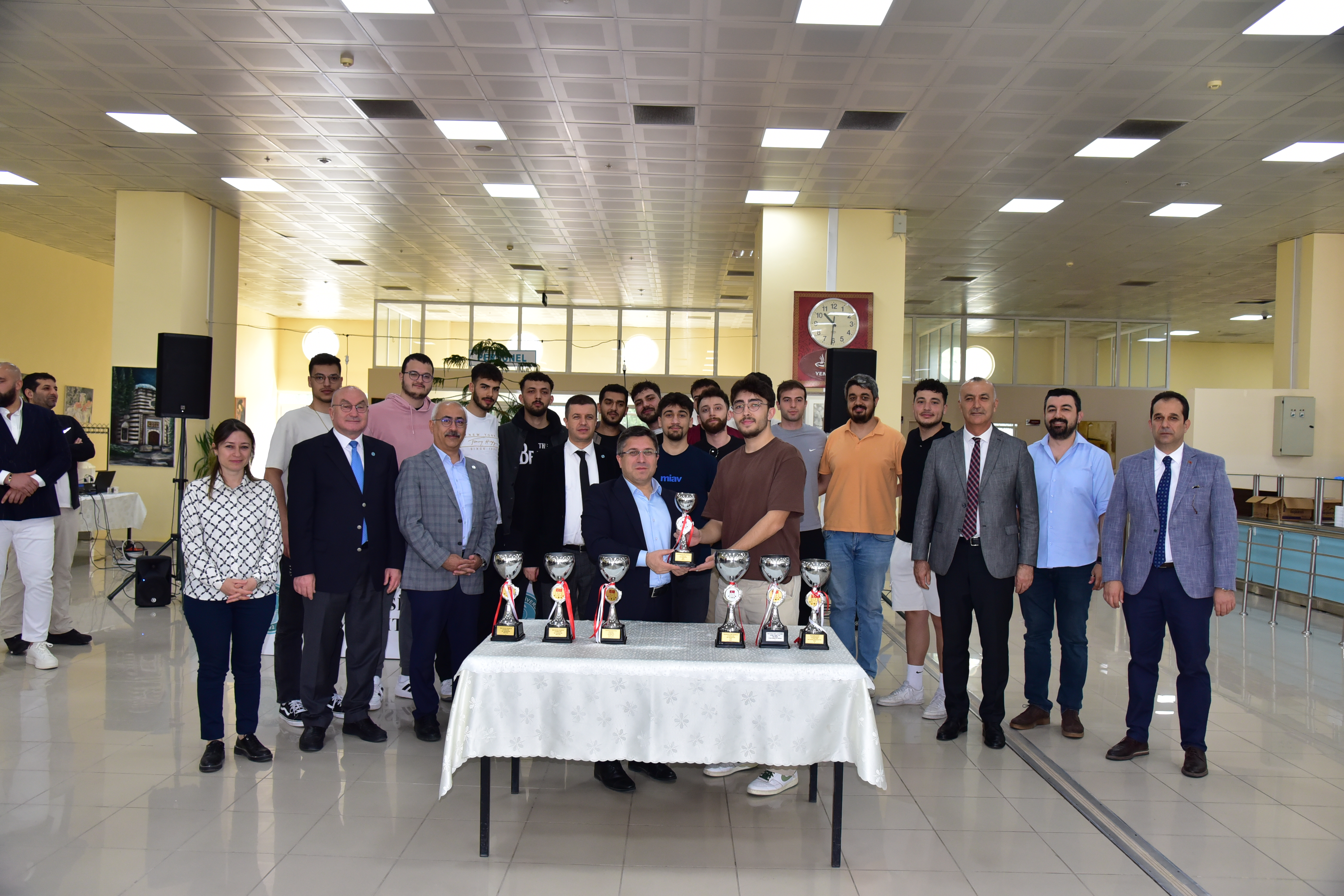 14 Branşta BAÜN'ü Zirveye Taşıyan Sporcularla Üniversite Yönetimi Bir araya Geldi 6