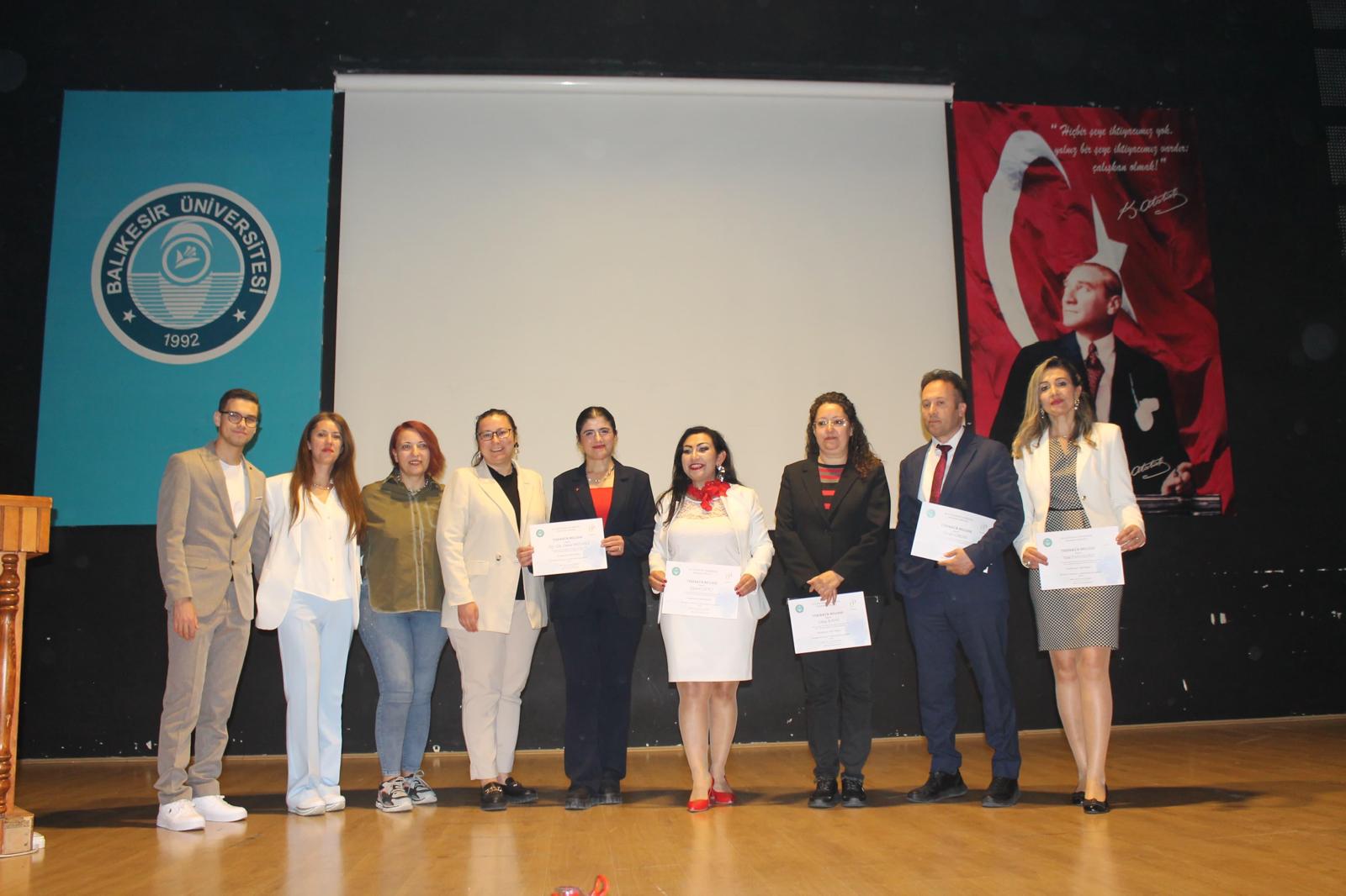 Balıkesir Üniversitesi 60+ Tazelenme Üniversitesi ile Minik Yürekleri Bir Araya Getirdi 6