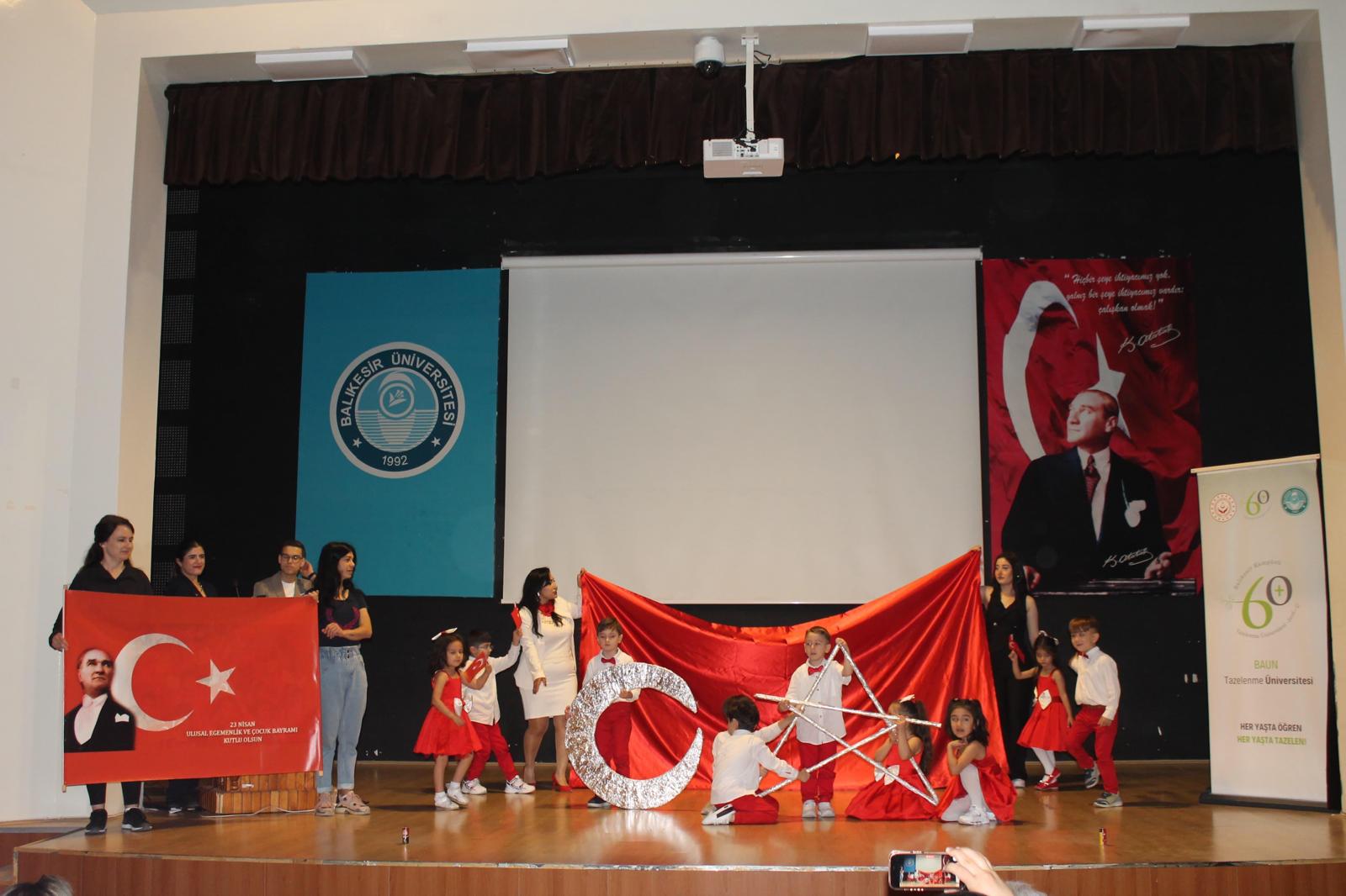 Balıkesir Üniversitesi 60+ Tazelenme Üniversitesi ile Minik Yürekleri Bir Araya Getirdi 3