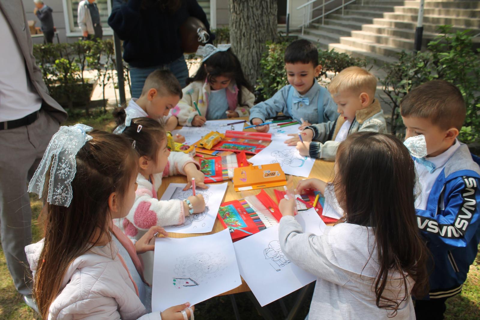 Balıkesir Üniversitesi 60+ Tazelenme Üniversitesi ile Minik Yürekleri Bir Araya Getirdi 4