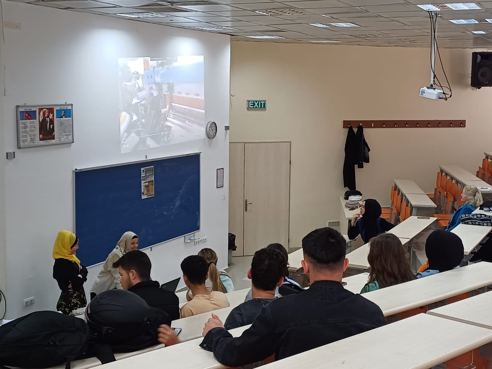 Tekstil Teknolojisi Programının "Tasarım ve İpliklerin Dönüşüm Yolculuğu" konulu semineri 2