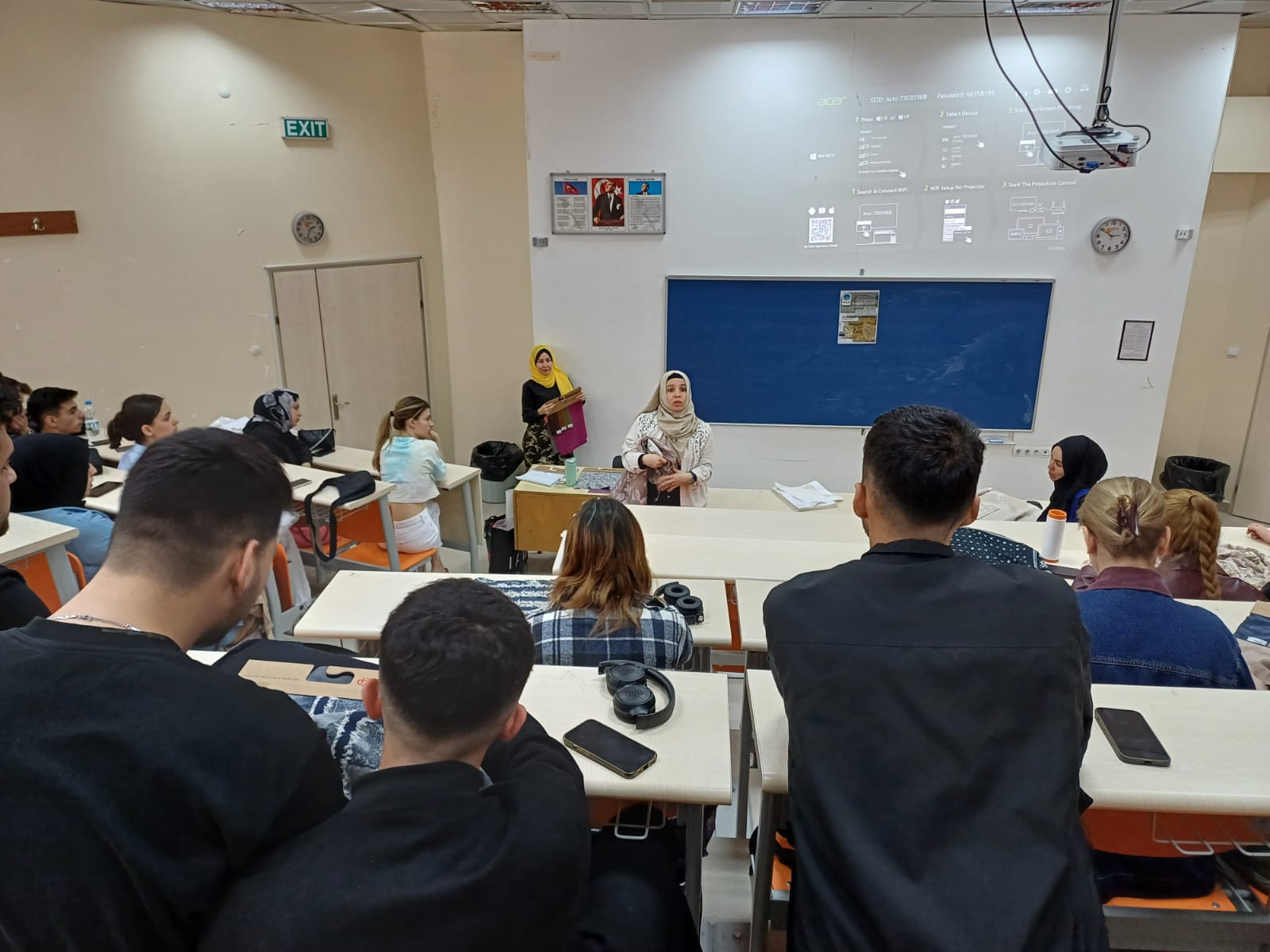 BALIKESİR  MYO' DAN  TEKSTİL ÖĞRENCİLERİNE  İLHAM VEREN SEMİNER