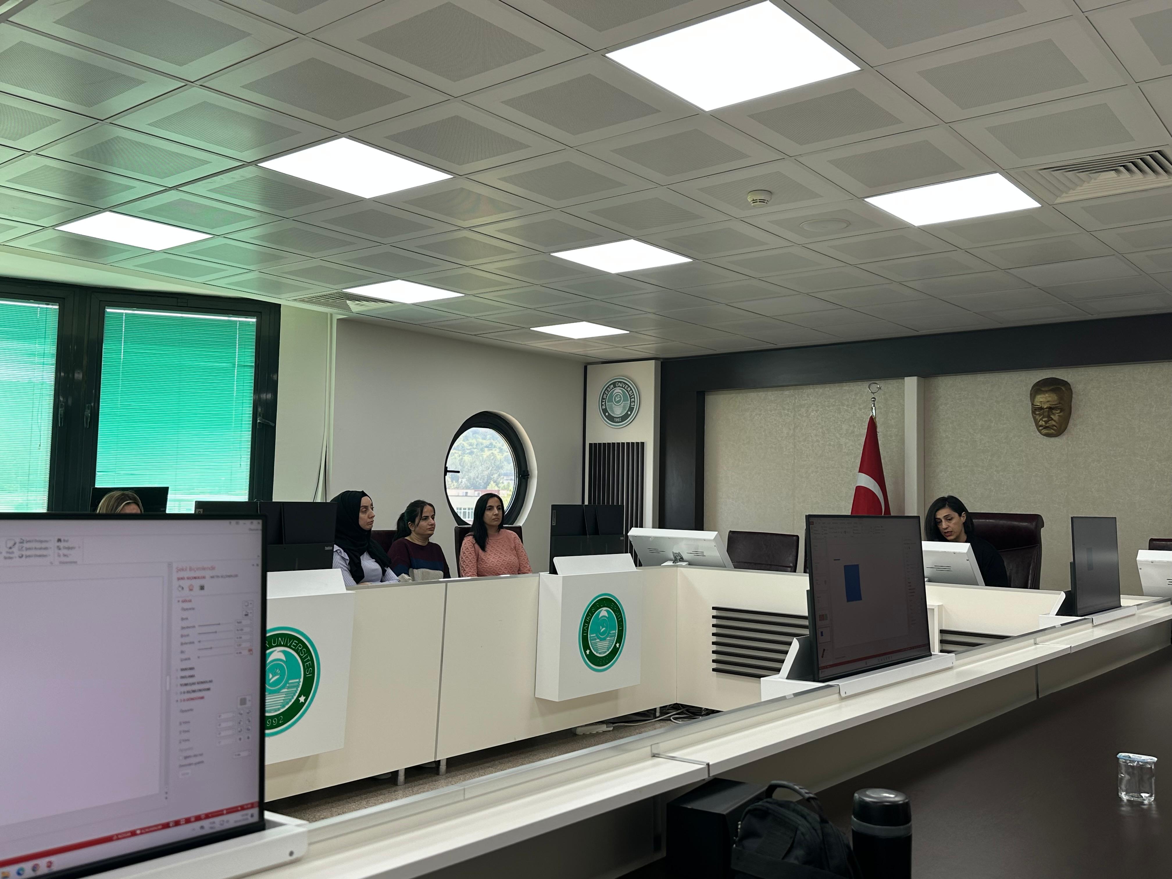 Hizmet İçi Eğitim Programı Kapsamında Üniversitemiz Rektörlük Personeline PowerPoint Eğitimi Verildi 1