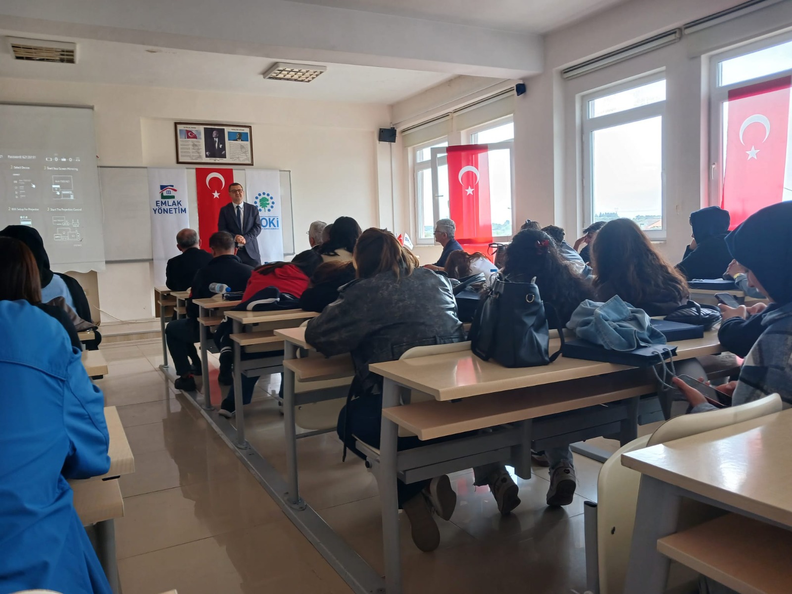 Meslek Yüksekokulumuzda Emlak Yönetim Hizmetleri ve Ticaret A.Ş tarafından "Bina ve Site Yönetiminde Emlak Yönetim" başlıklı bir seminer gerçekleştirildi. 3