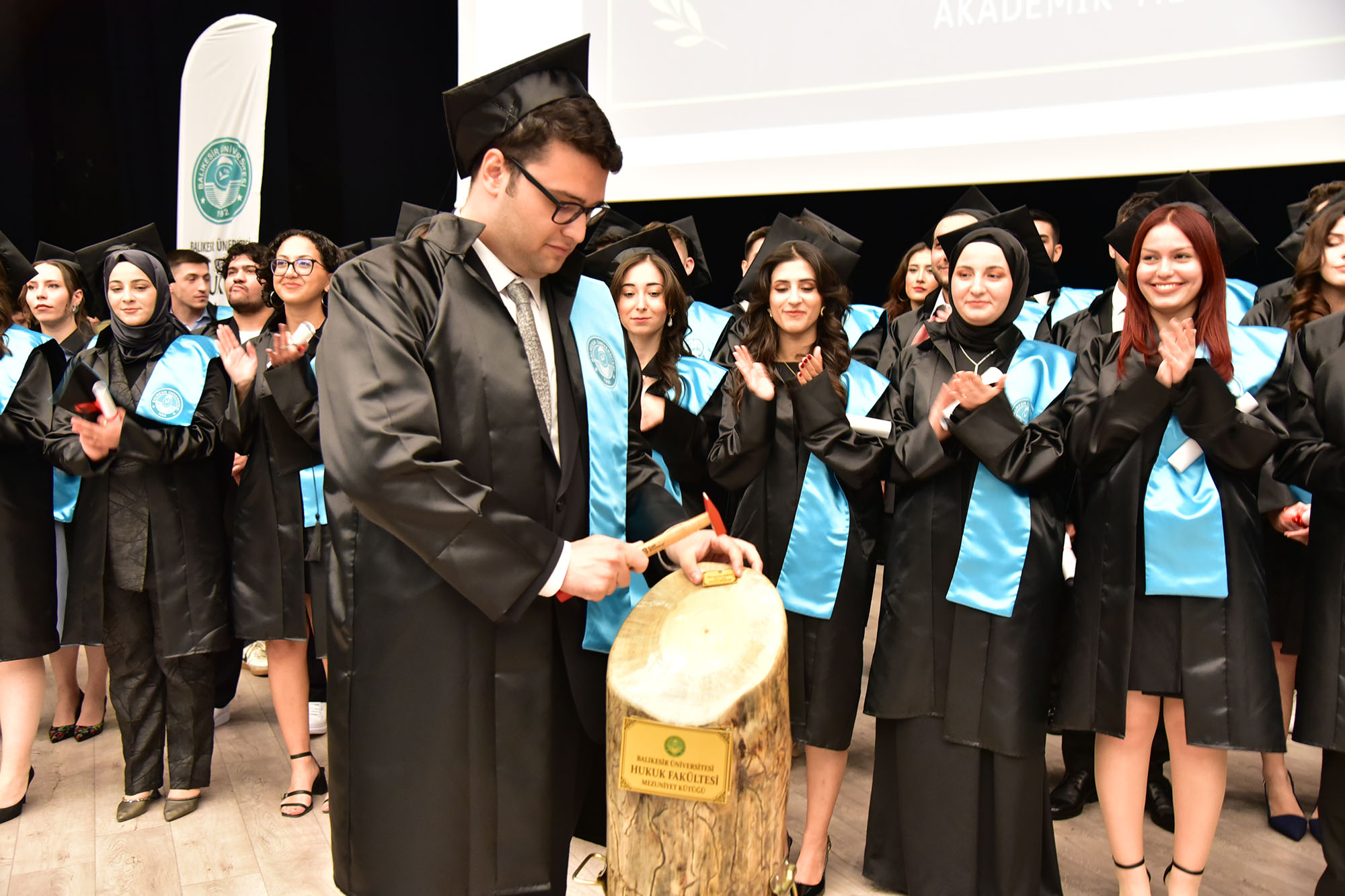 BAÜN Hukuk Fakültesinde İlk Mezuniyet Gururu  9