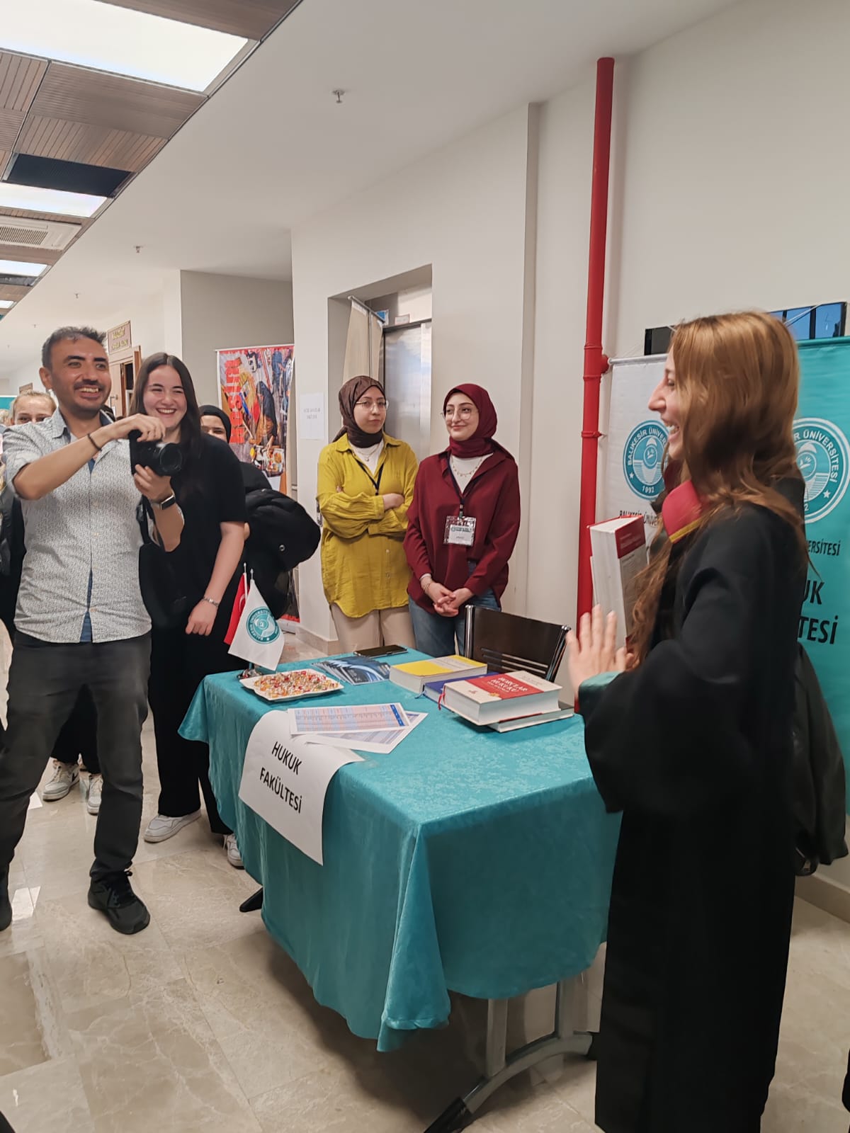 Balıkesir Üniversitesi Tanıtım ve Tercih Günleri'nde Hukuk Fakültesi Yoğun İlgi Gördü 2