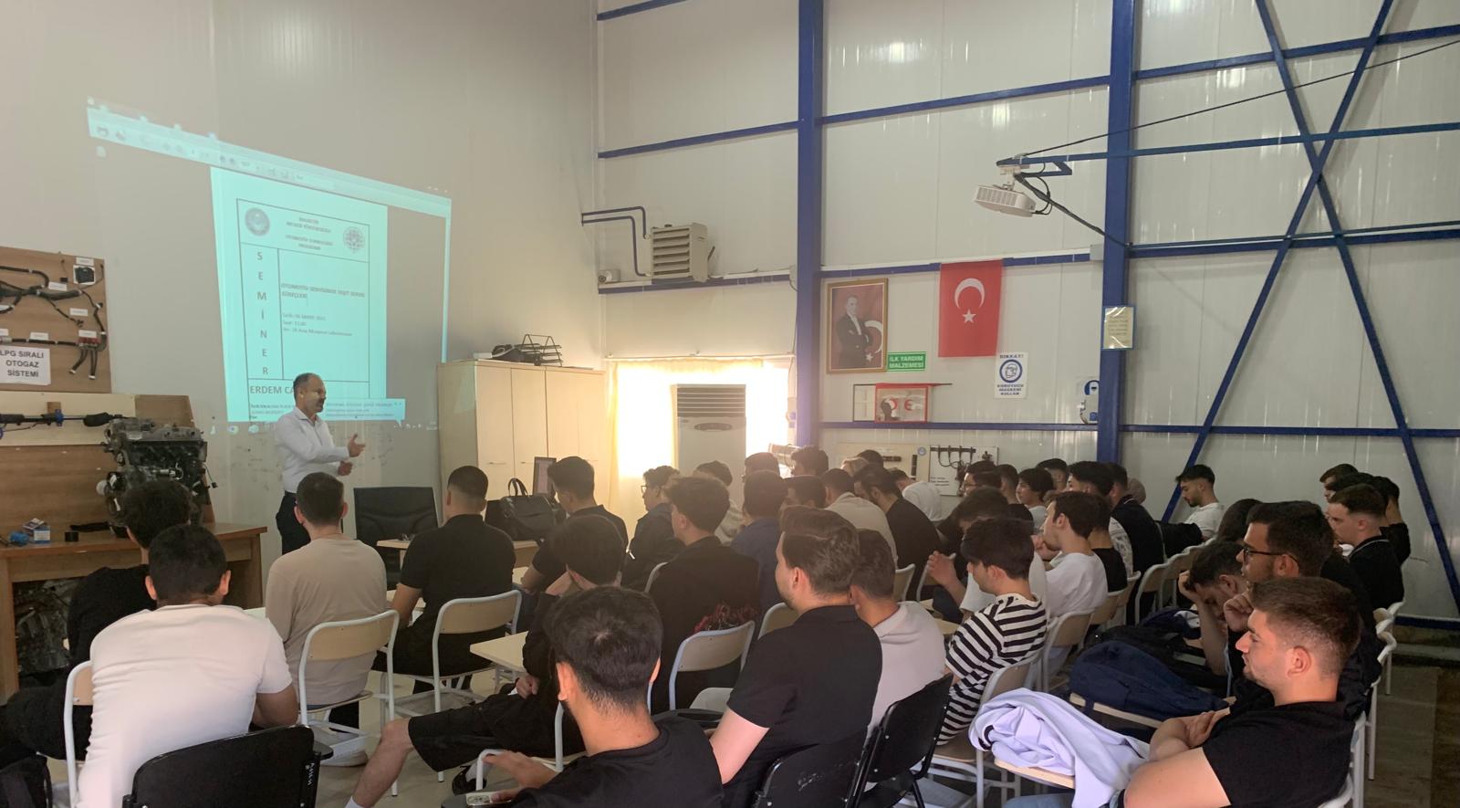 Otomotiv Teknolojileri Programı Öğrencilerine "OTOMOTİV SERVİSİNDE TAŞIT SERVİS SÜREÇLERİ" üzerine seminer düzenledi