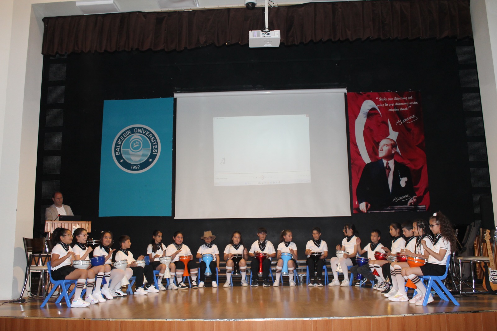 NEF'te 23 Nisan Ulusal Egemenlik ve Çocuk Bayramı Coşkusu  2