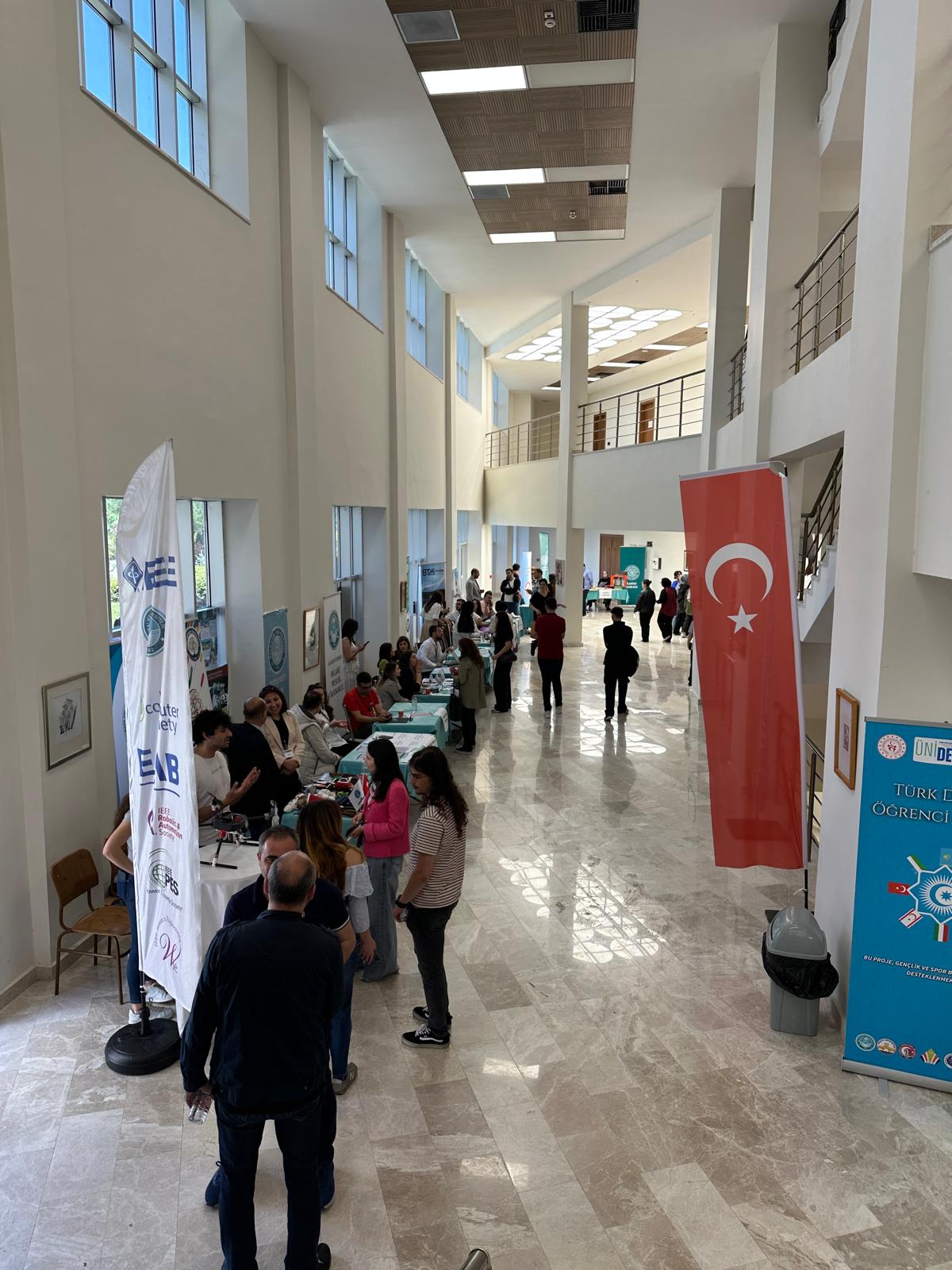 Balıkesir Üniversitesi tanıtım günlerinde Edremit Meslek Yüksekokulu olarak yerimizi aldık 4