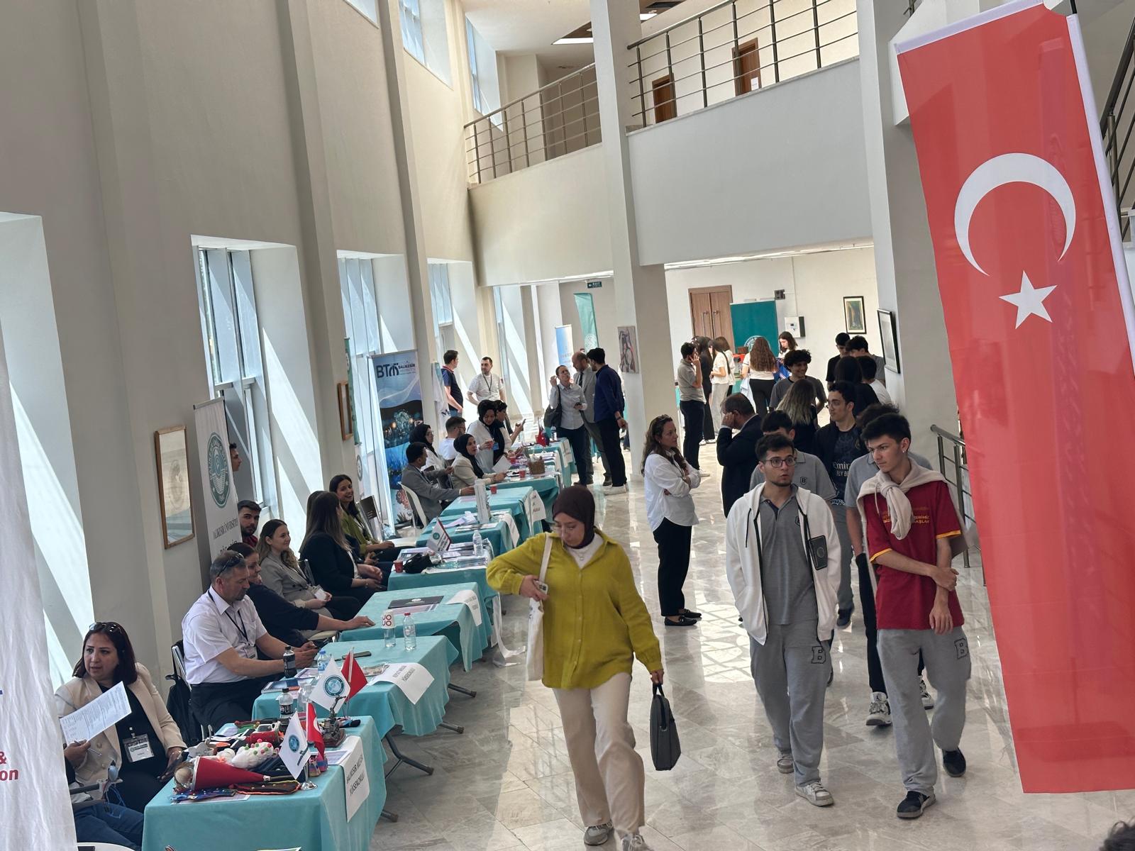 Balıkesir Üniversitesi tanıtım günlerinde Edremit Meslek Yüksekokulu olarak yerimizi aldık 8