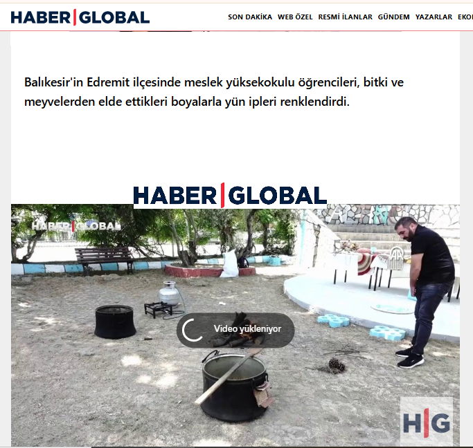 Üniversitelilerin yün iplikleri sıra dışı renklendirme yöntemi