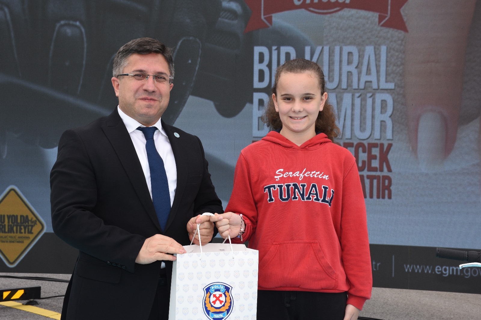 Balıkesir Üniversitesi Rektörü Prof. Dr. Yücel Oğurlu, Trafik Haftası Etkinliğinde Çocuklarla Buluştu 6