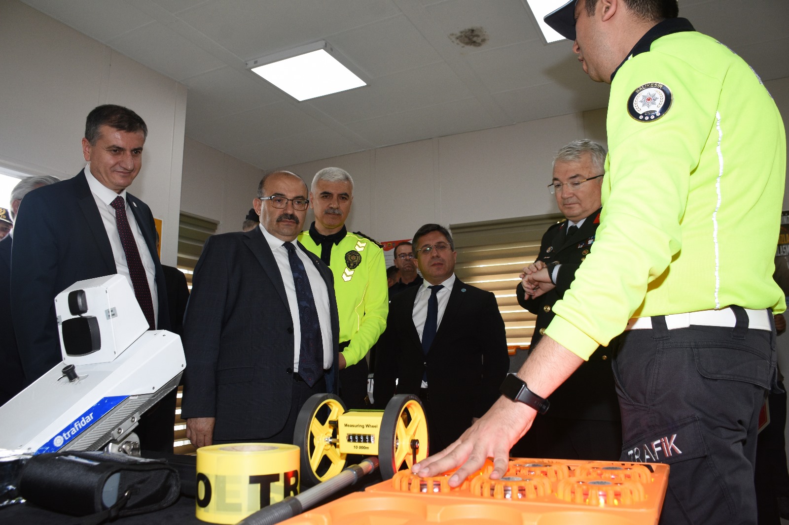 Balıkesir Üniversitesi Rektörü Prof. Dr. Yücel Oğurlu, Trafik Haftası Etkinliğinde Çocuklarla Buluştu 5