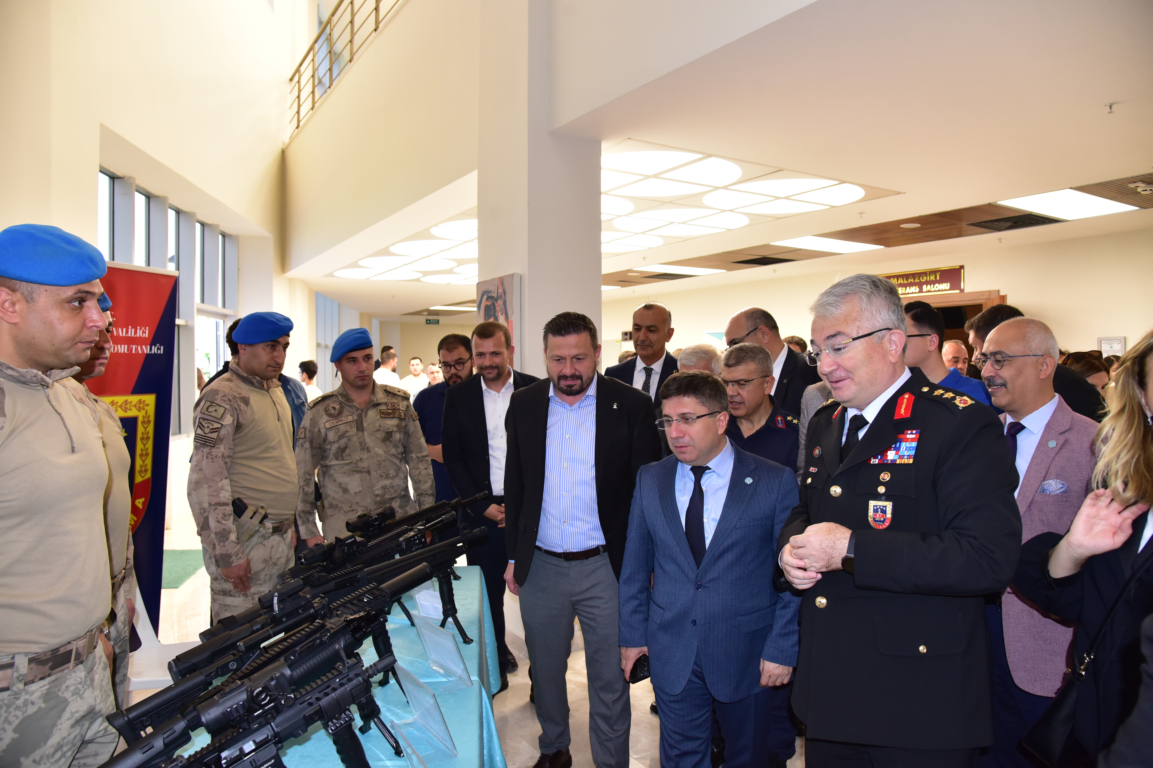 Savunma Sanayii İçin AR-GE ve İnovasyonun Yeni Adresi BAÜN'de Ulusal Savunma ve Teknoloji Zirvesi Düzenlendi 8