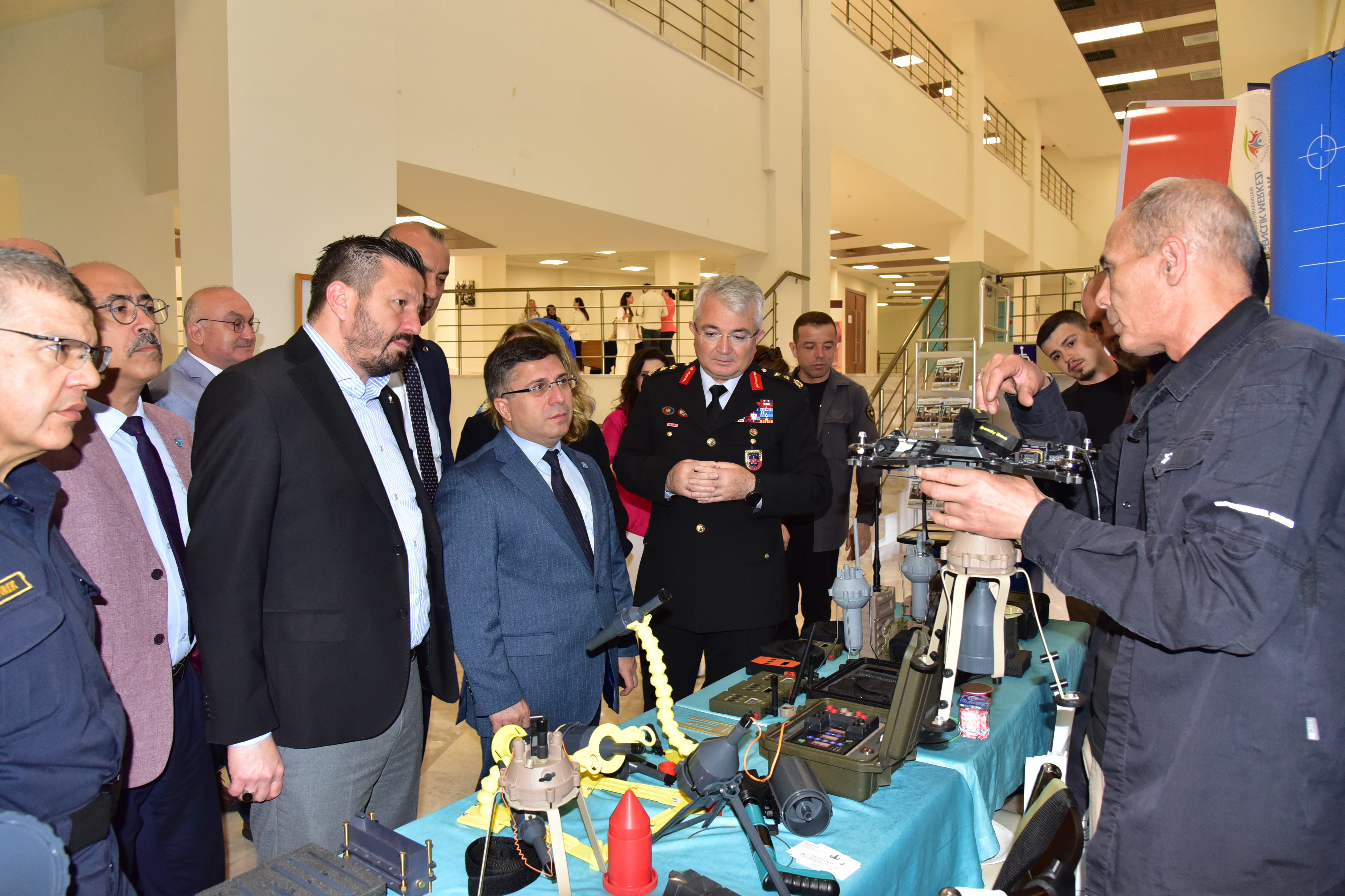 Savunma Sanayii İçin AR-GE ve İnovasyonun Yeni Adresi BAÜN'de Ulusal Savunma ve Teknoloji Zirvesi Düzenlendi 7