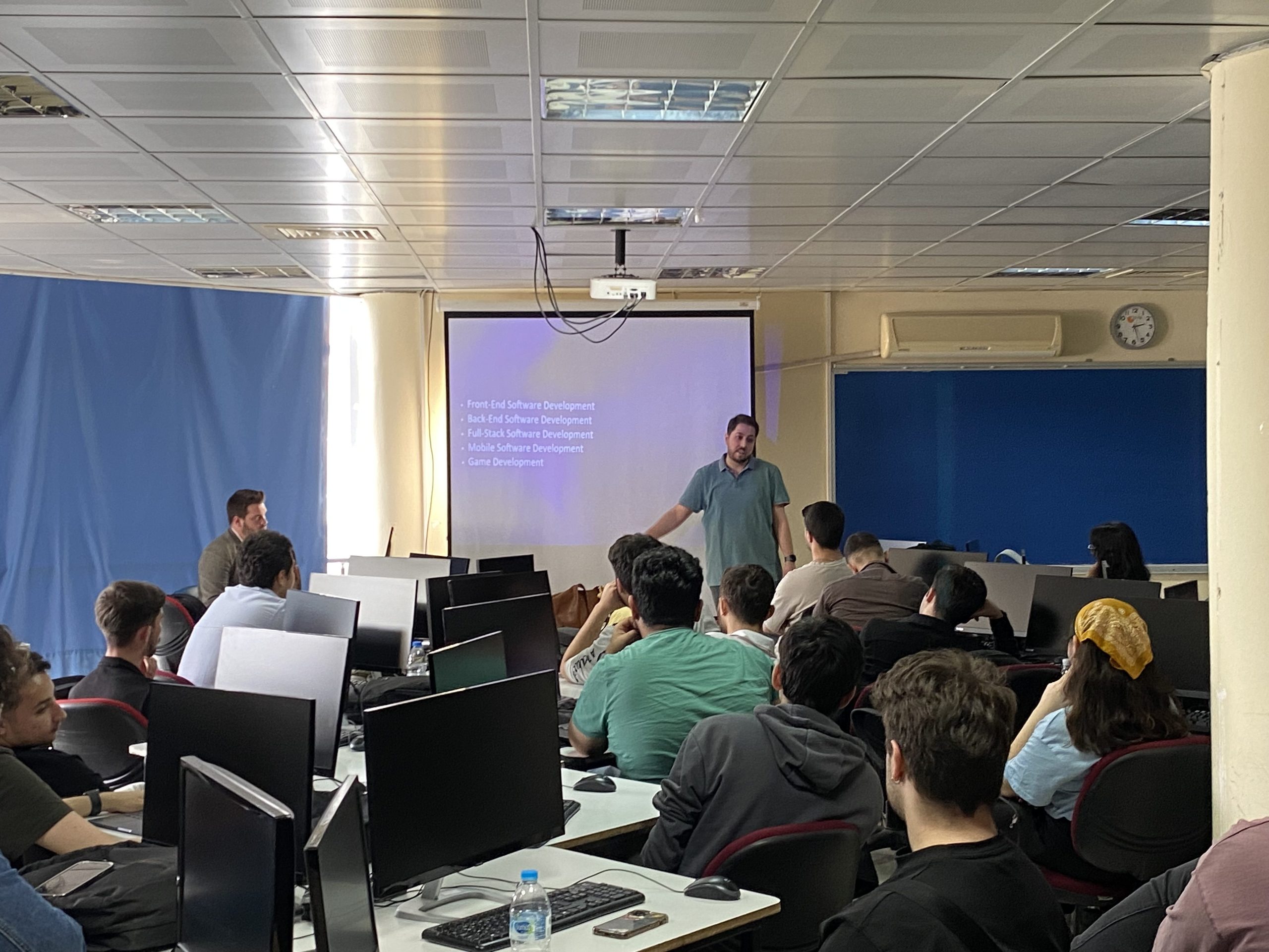 "2025'de Bilgisayar Programcıları için Kariyer Olanakları" Semineri
