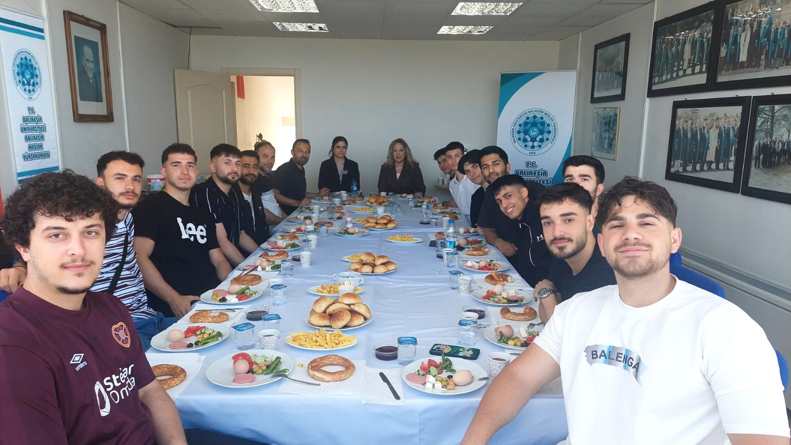 Rektörlük Kupası Final Maçı öncesi Balıkesir MYO Futbol Takımı ile moral buluşması