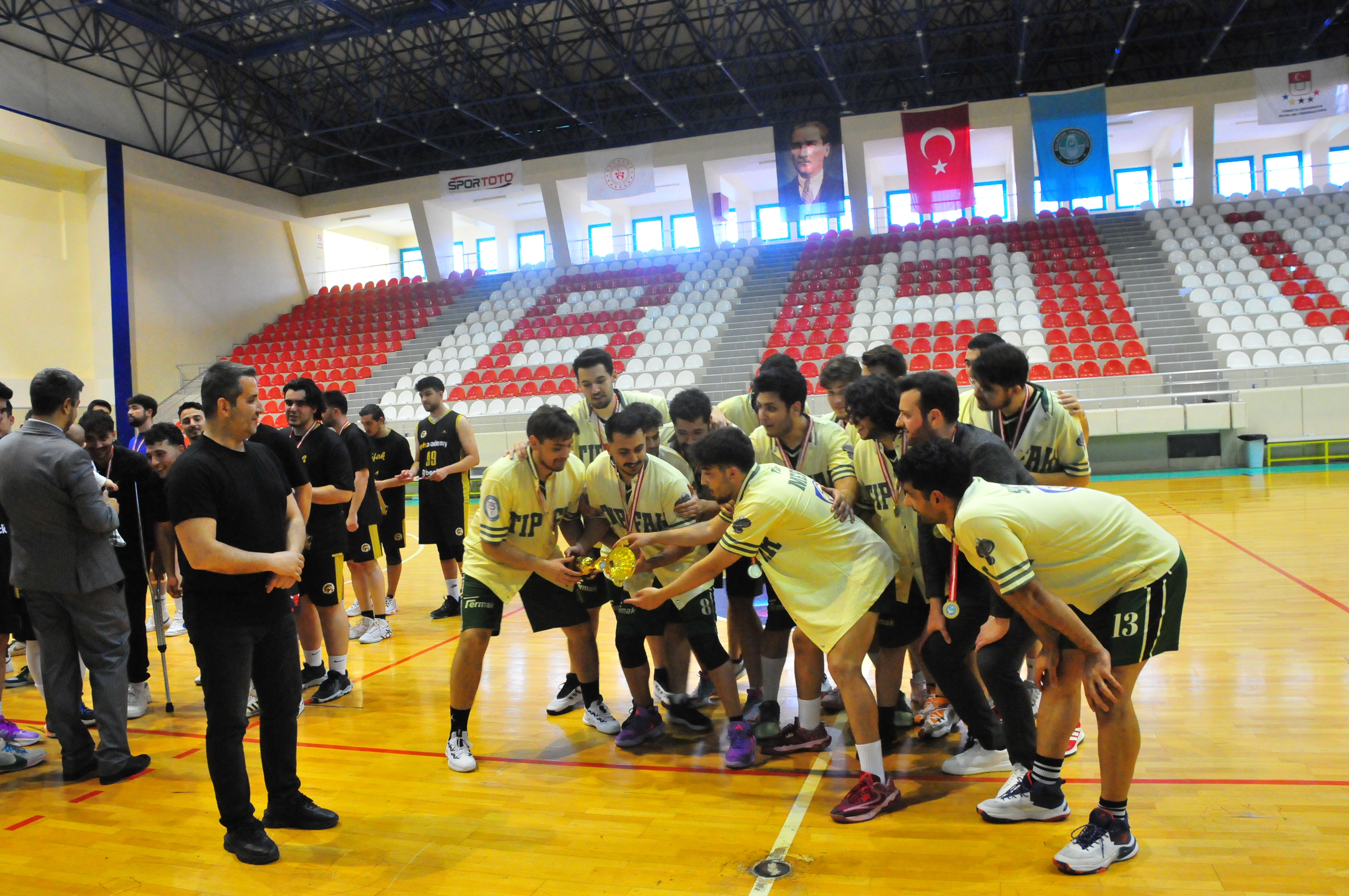Bahar Şenlikleri Basketbol Turnuvasında Şampiyon Tıp Fakültesi 4