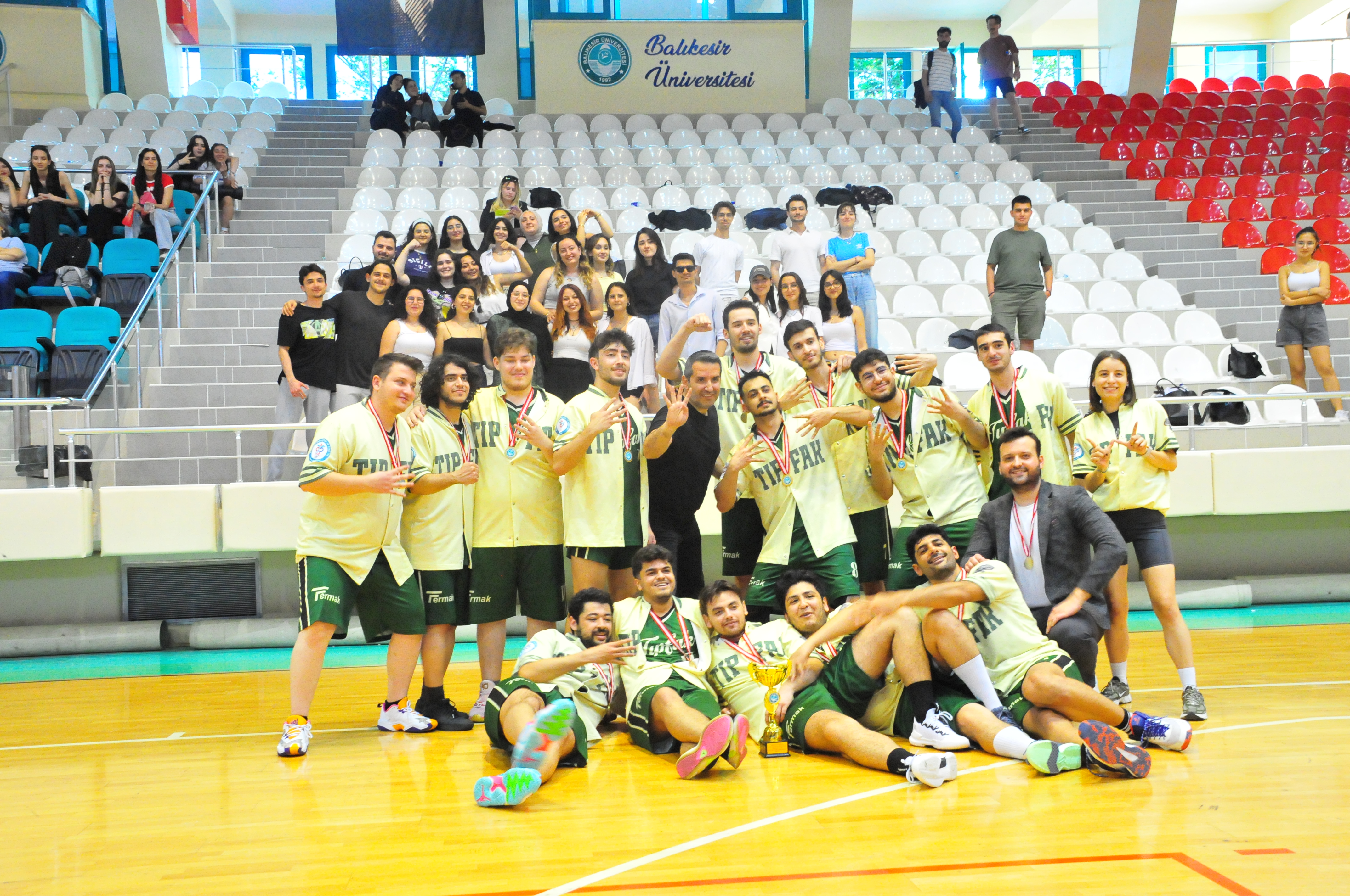 Bahar Şenlikleri Basketbol Turnuvasında Şampiyon Tıp Fakültesi