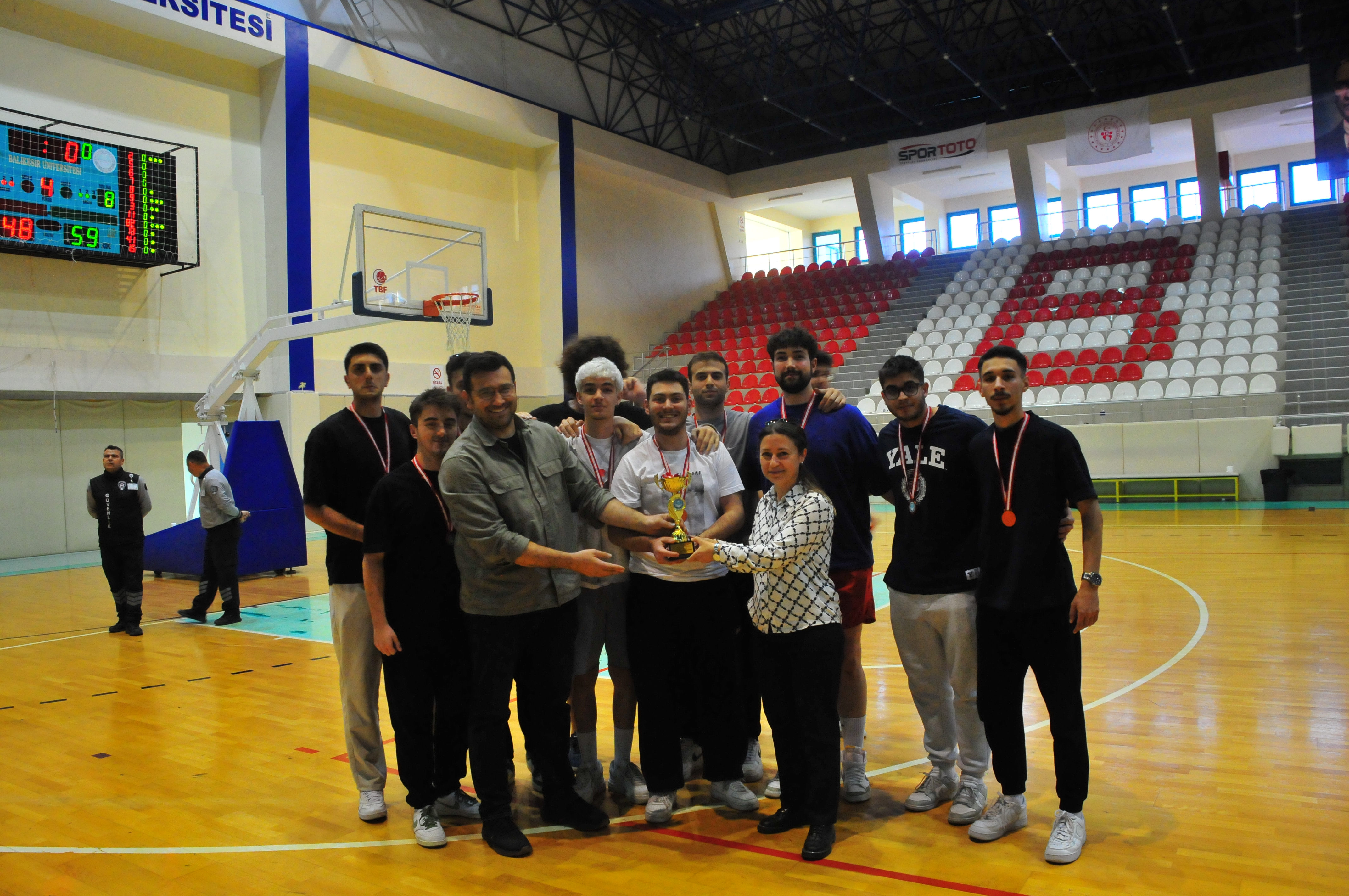 Bahar Şenlikleri Basketbol Turnuvasında Şampiyon Tıp Fakültesi 3