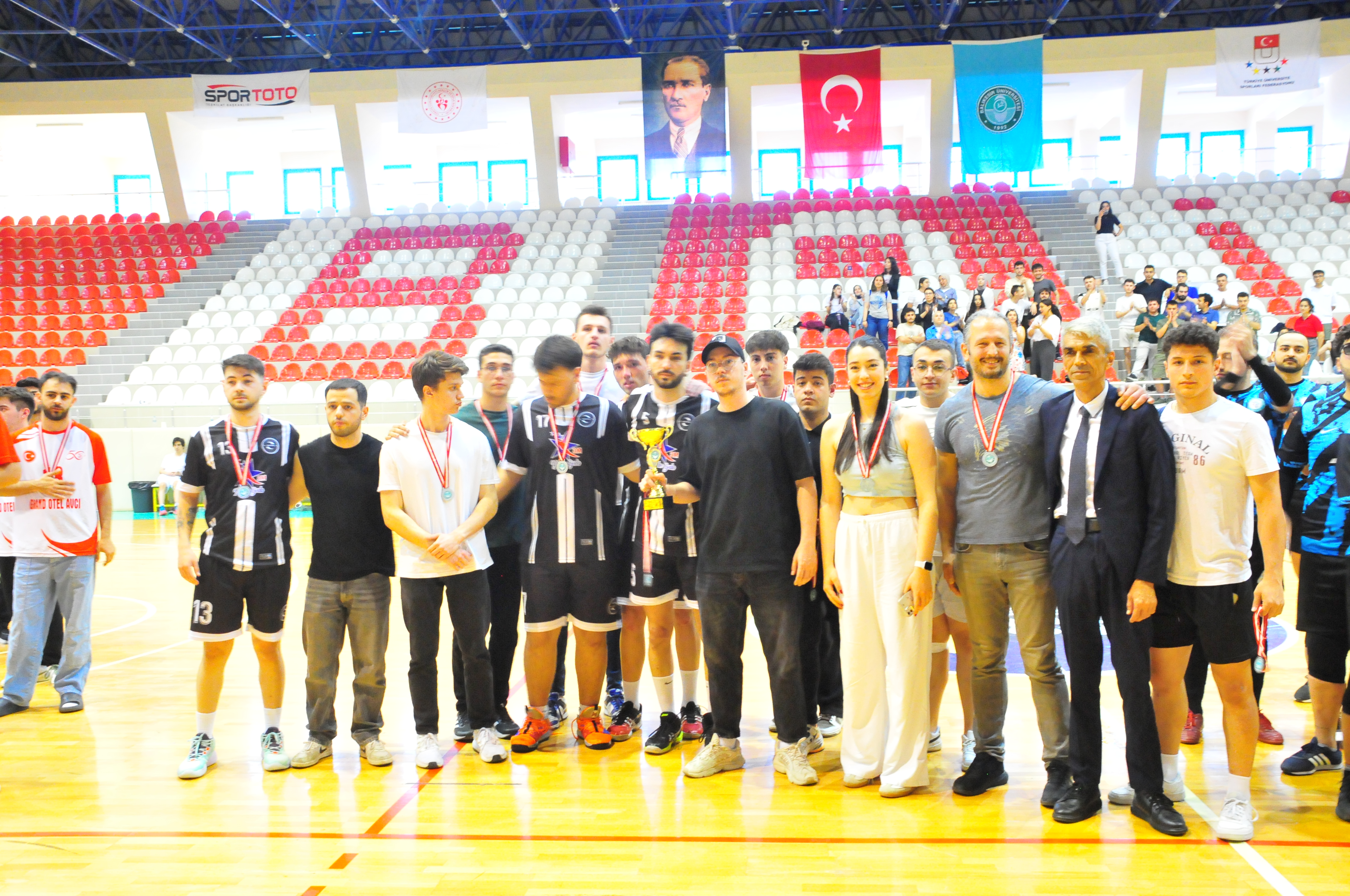 Bahar Şenlikleri Erkek Voleybol Müsabakaları Tamamlandı 3