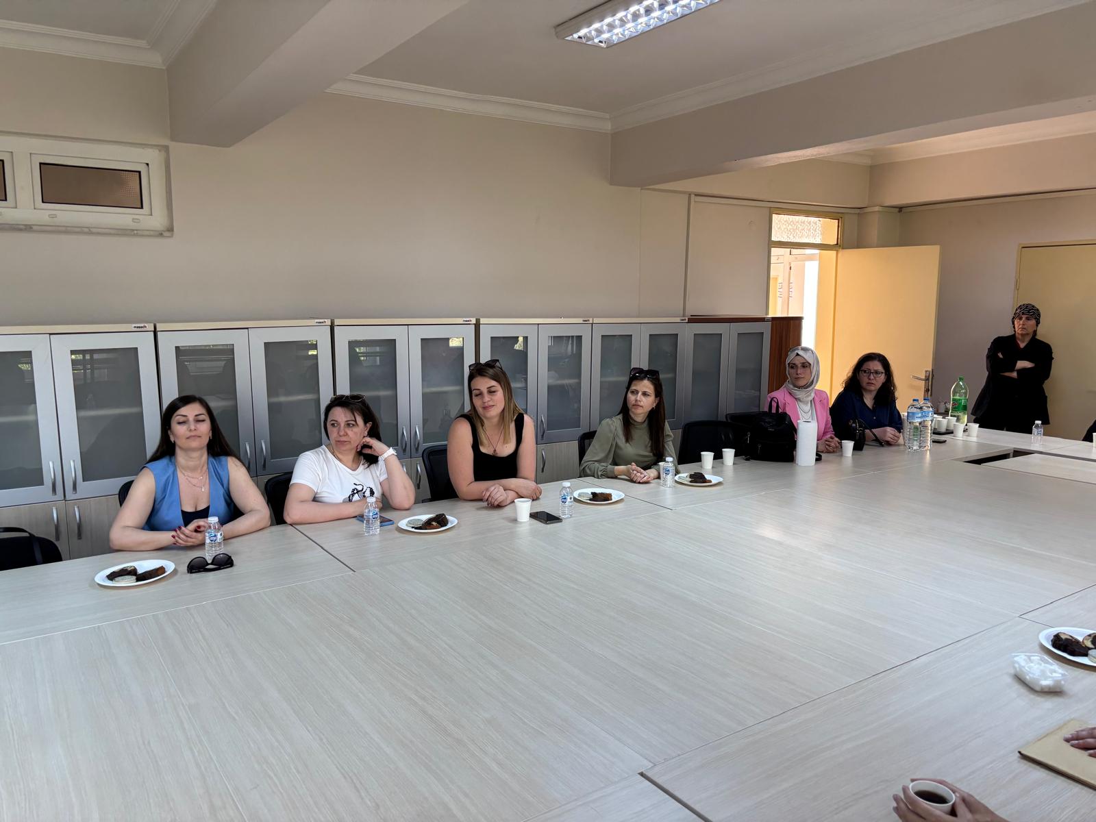 Komrat Devlet Üniversitesi Öğrencileri Yabancı Diller Yüksekokulu’nu Ziyaret Etti 7