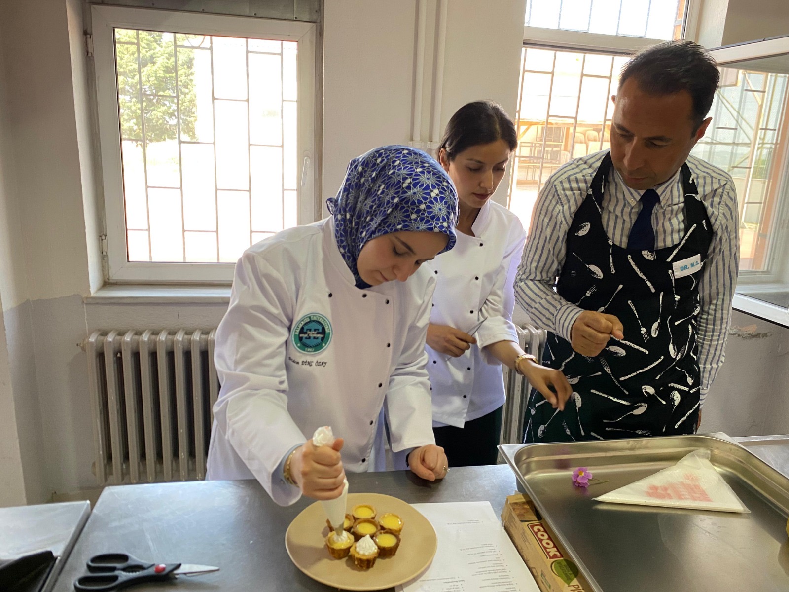 Kaymakam Didem Dinç Özay’dan Sındırgı MYO’ya Ziyaret: Uygulama Mutfağında Workshop Deneyimi 7