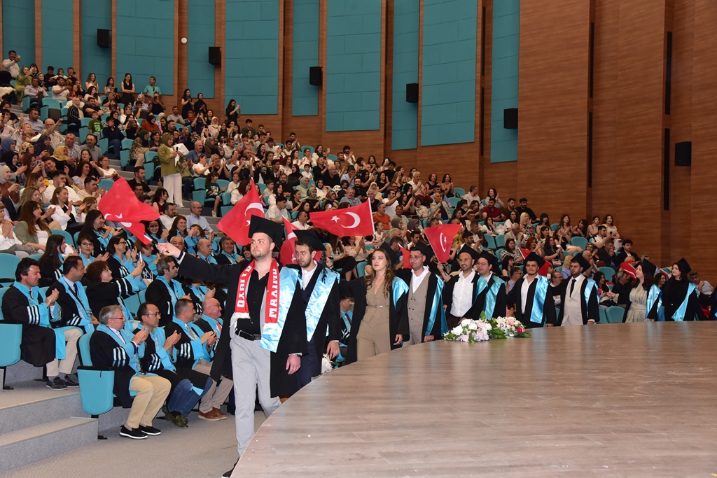 Genç Turizmciler BAÜN’den Uğurlandı: Hayallerine Koşan Yeni Turizm Neferleri Sektöre Adım Attı 3