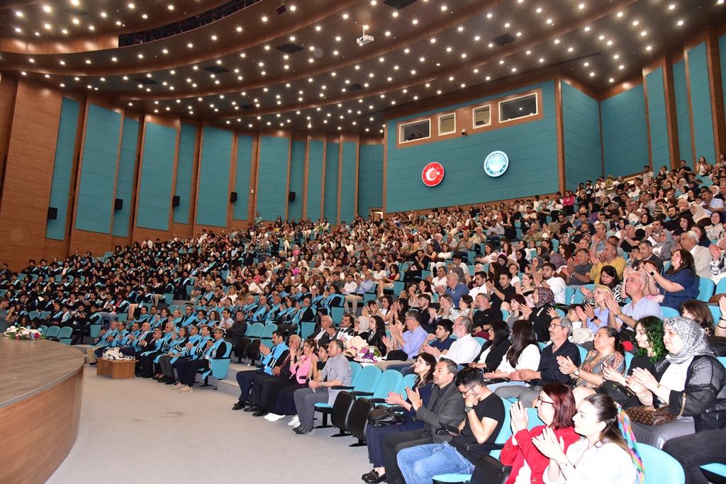 Genç Turizmciler BAÜN’den Uğurlandı: Hayallerine Koşan Yeni Turizm Neferleri Sektöre Adım Attı 5