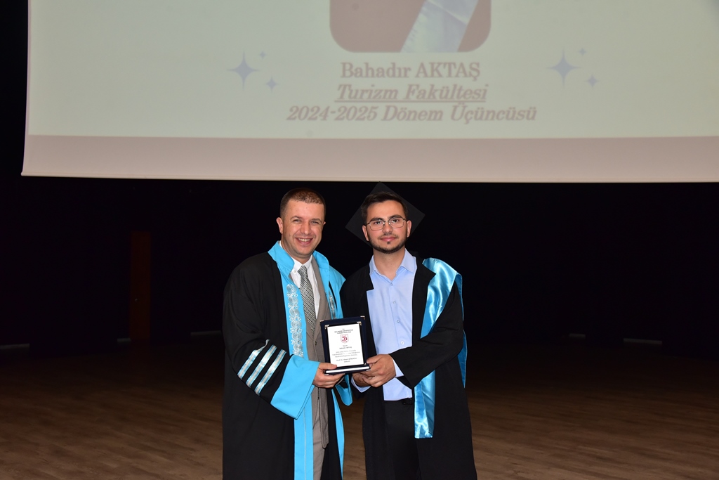 Genç Turizmciler BAÜN’den Uğurlandı: Hayallerine Koşan Yeni Turizm Neferleri Sektöre Adım Attı 10