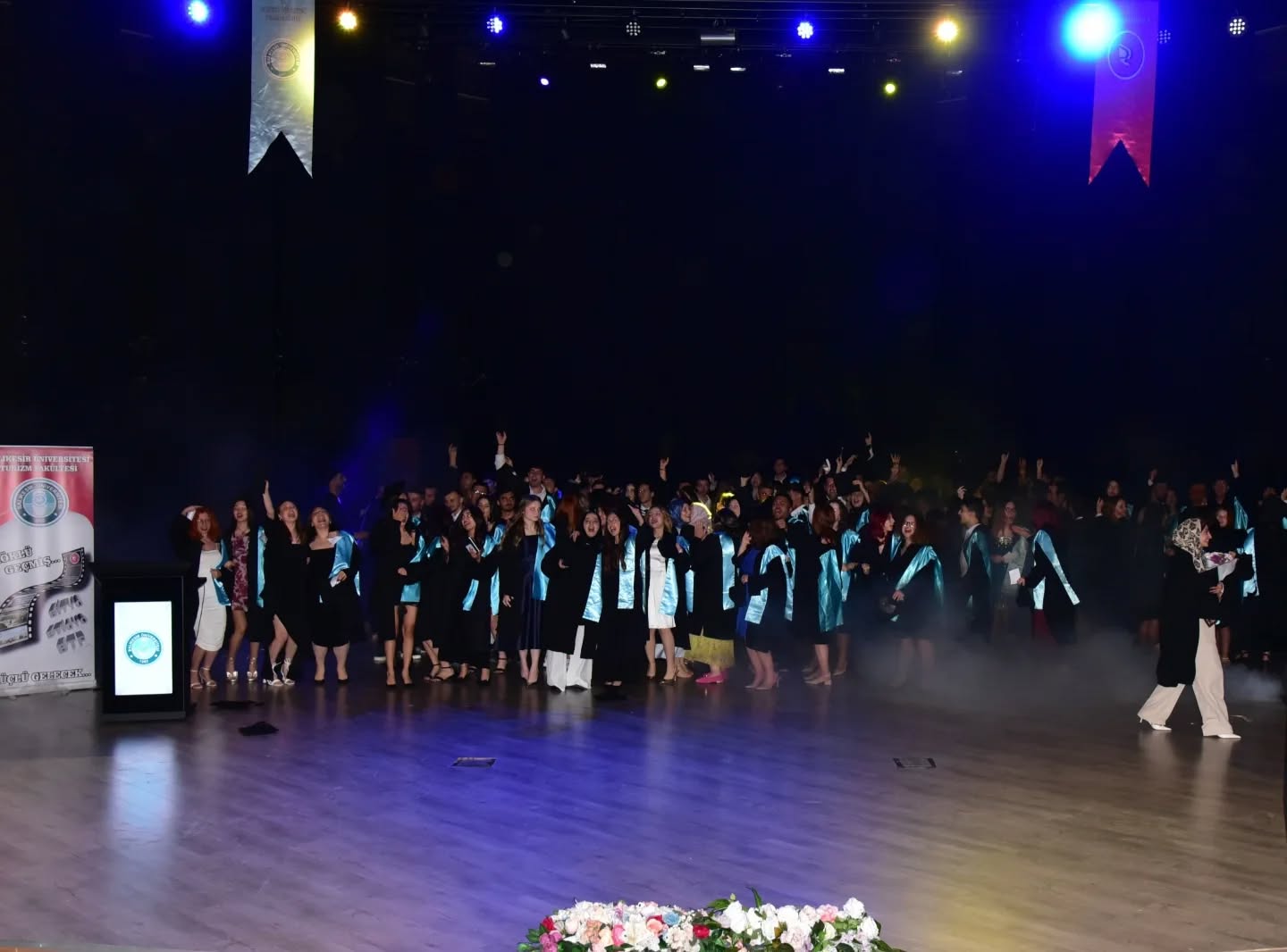 Fakültemiz 2024-2025 Eğitim-Öğretim Yılı Mezunları için Mezuniyet Töreni Düzenlendi 8