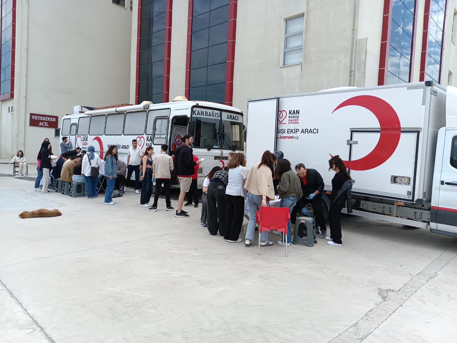 Fakültemiz Öğrencilerinden Örnek Davranış: Kan Bağışı Kampanyasına Yoğun İlgi 2