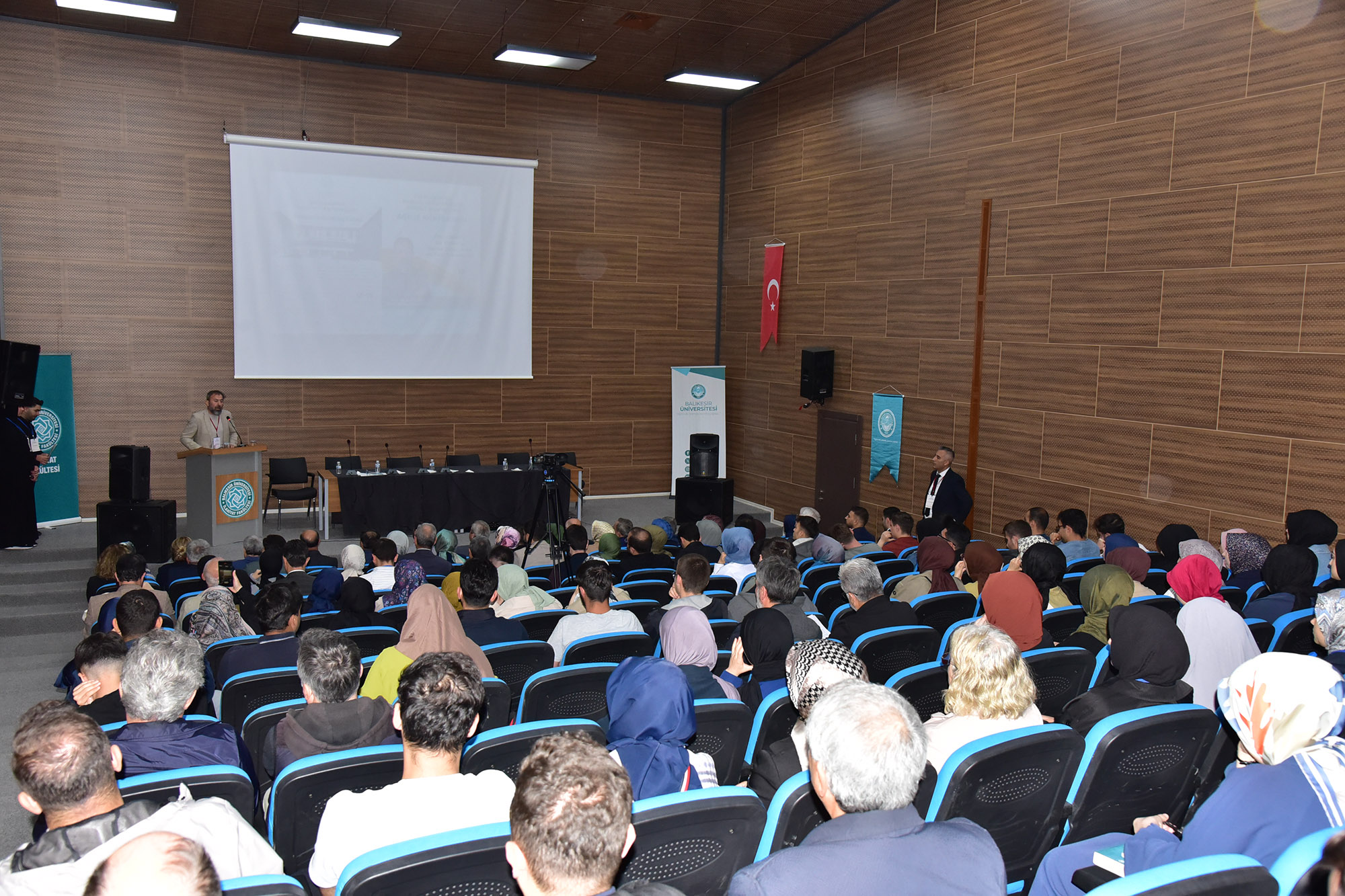 Balıkesir Üniversitesi, Uluslararası İlahiyat Araştırmaları Öğrenci Sempozyumuna Ev Sahipliği Yaptı 3