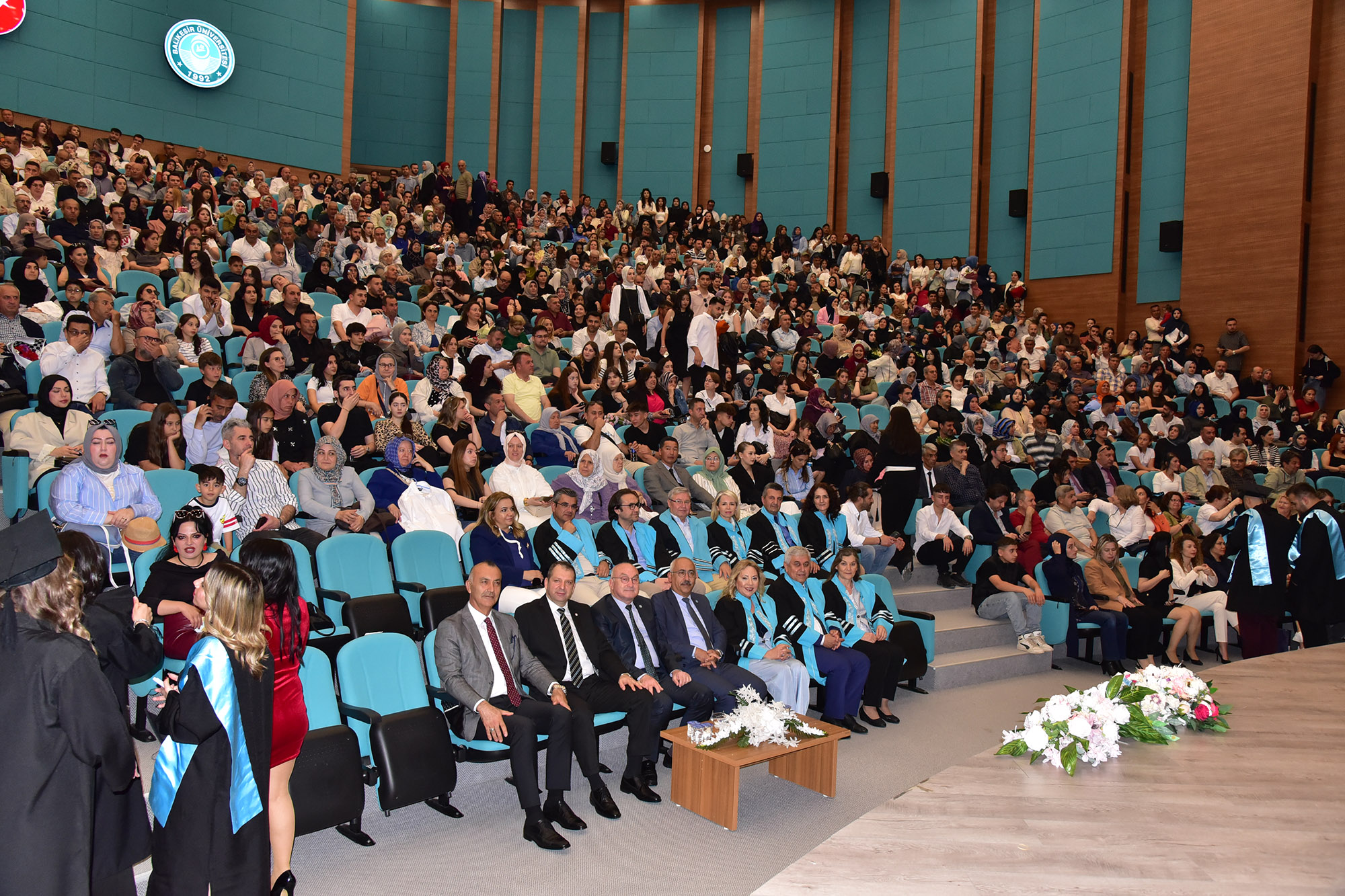 Balıkesir Meslek Yüksekokulunda Mezuniyet Coşkusu: Genç Yürekler Yeni Ufuklara Kanat Açtı 2