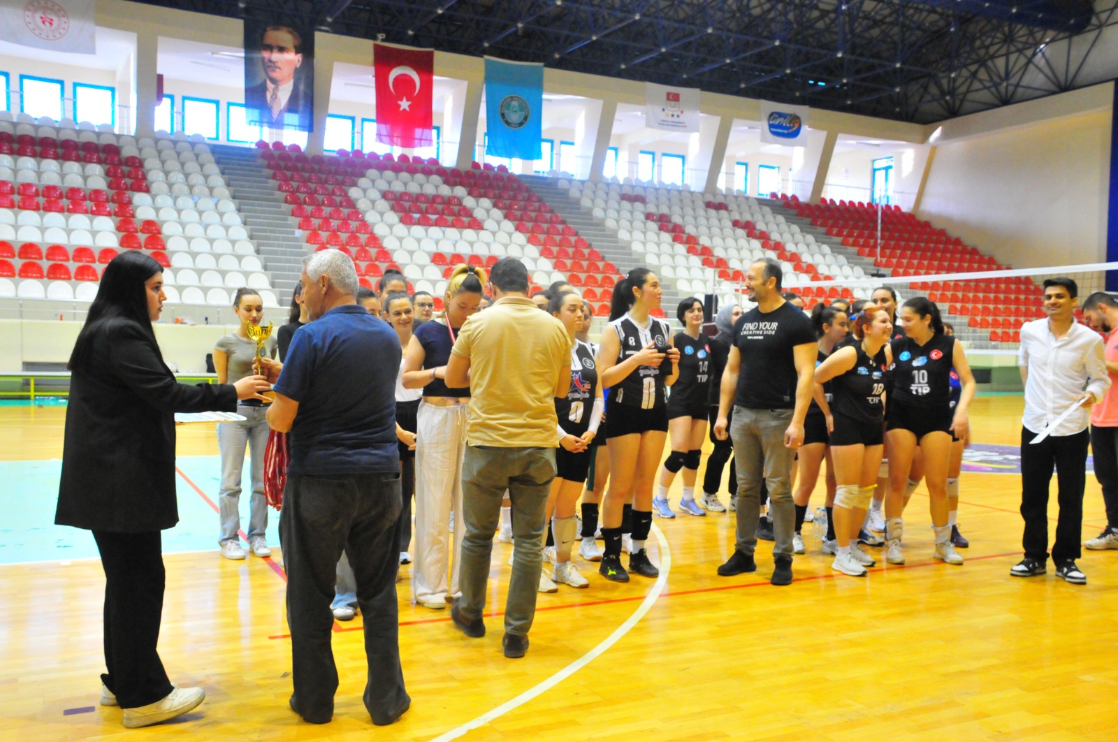 Bahar Şenlikleri Bayan Voleybol Müsabakalarında Kupalar Sahiplerini Buldu 4