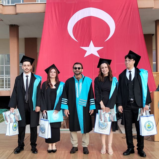 BAÜN Burhaniye Uygulamalı Bilimler Fakültesinde Gurur Günü: Mezunlar Yeni Hayatlarına Uğurlandı 8