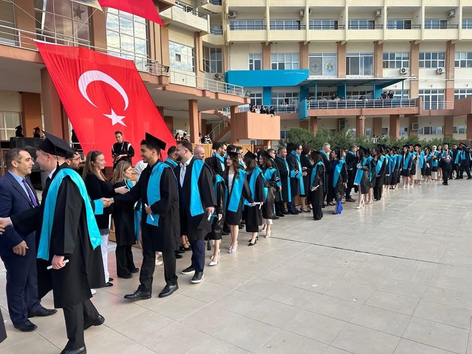 BAÜN Burhaniye Uygulamalı Bilimler Fakültesinde Gurur Günü: Mezunlar Yeni Hayatlarına Uğurlandı 9