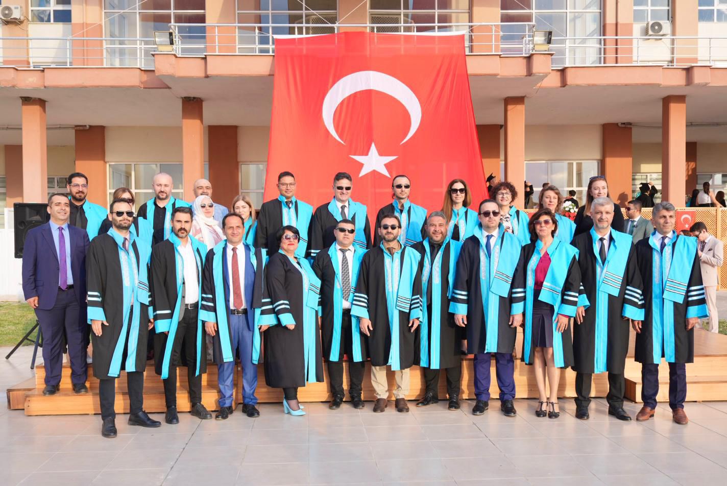 BAÜN Burhaniye Uygulamalı Bilimler Fakültesinde Gurur Günü: Mezunlar Yeni Hayatlarına Uğurlandı 10