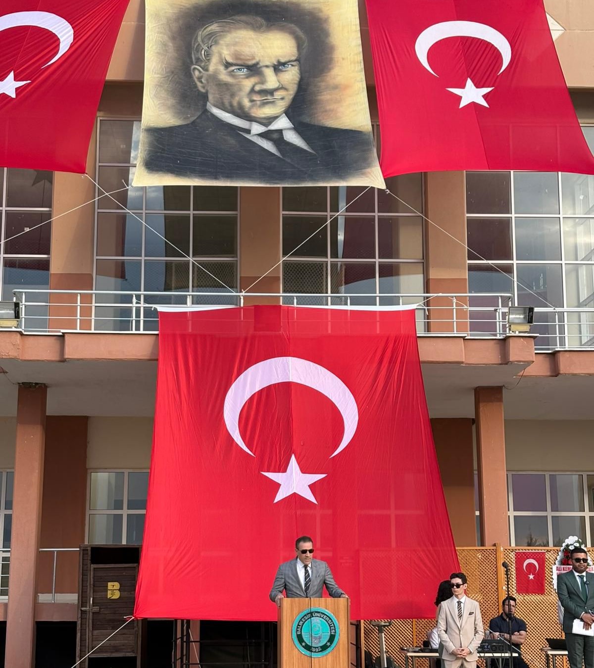 BAÜN Burhaniye Uygulamalı Bilimler Fakültesinde Gurur Günü: Mezunlar Yeni Hayatlarına Uğurlandı 5