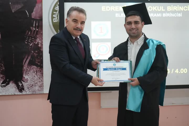 Balıkesir Üniversitesi (BAÜN) Edremit Meslek Yüksekokulunda 2024-2025 Eğitim-Öğretim yılı mezunları için mezuniyet töreni düzenlendi. 3