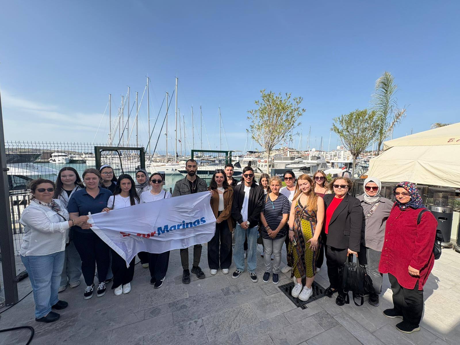 Turizm ve Otel İşletmeciliği Programı Deniz Turizm İşletmeciliği Dersi kapsamında Öğr. Gör. Meziyet Narin'in organize ettiği Ayvalık Setur Marina'ya uygulama gezisi düzenlendi.