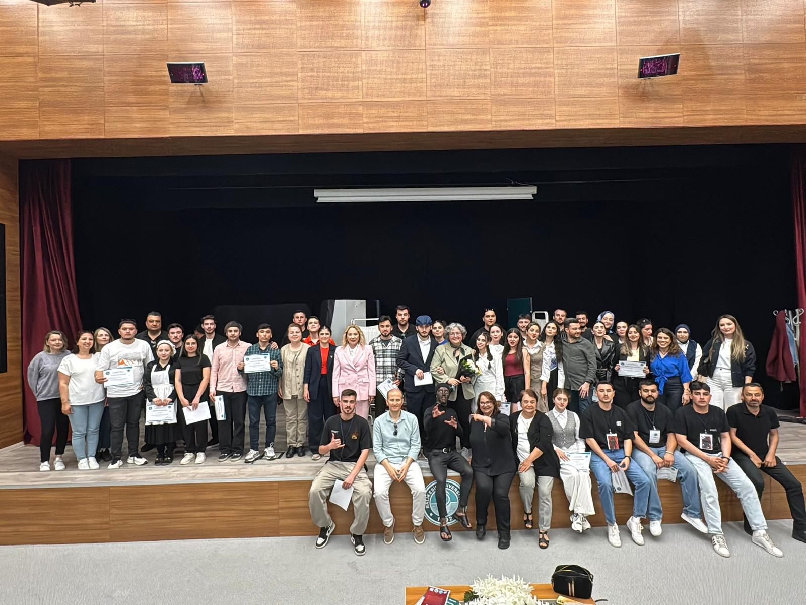 Balıkesir MYO Pazarlama ve Reklamcılık Bölümünün FRANZ KAFKA - DÖNÜŞÜM Tiyatro Oyunu 5