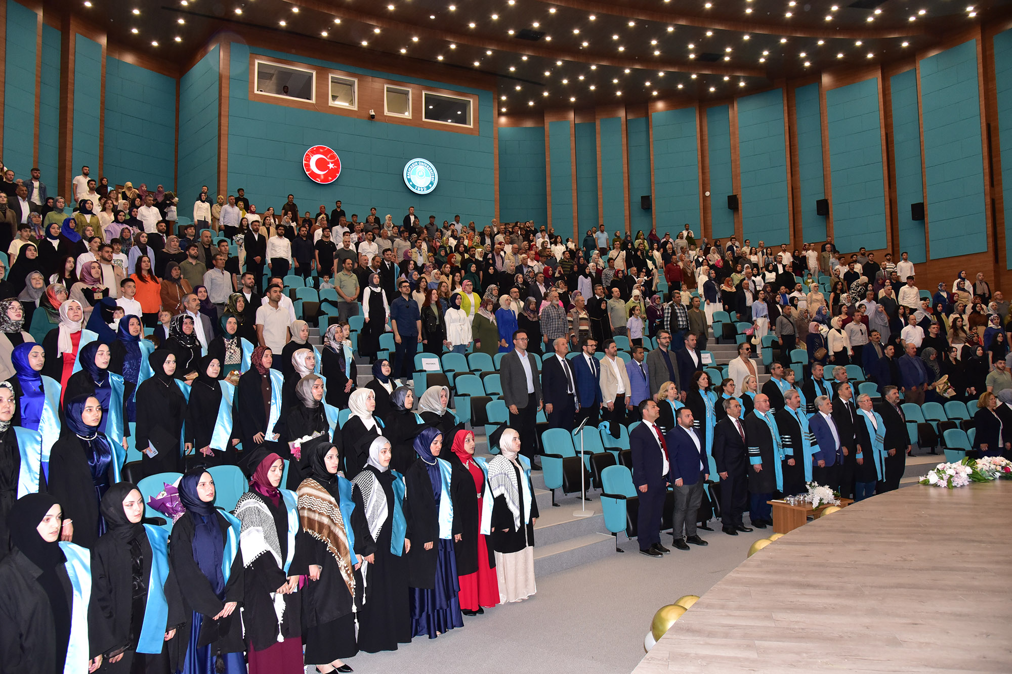 İlme Adanmış Bir Yolculuk: İlahiyat Fakültesi’nde Mezuniyet Heyecanı 2