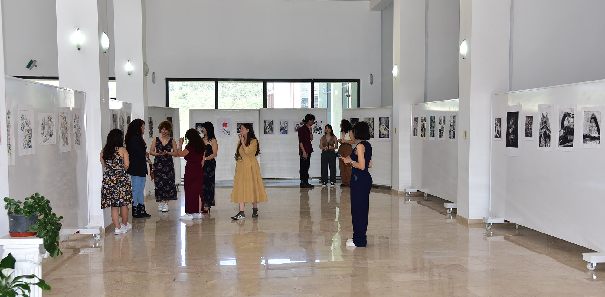 Güzel Sanatlar Fakültesi Mezuniyet Sergisi Açıldı: Mezunlar Eserleriyle Göz Doldurdu  4