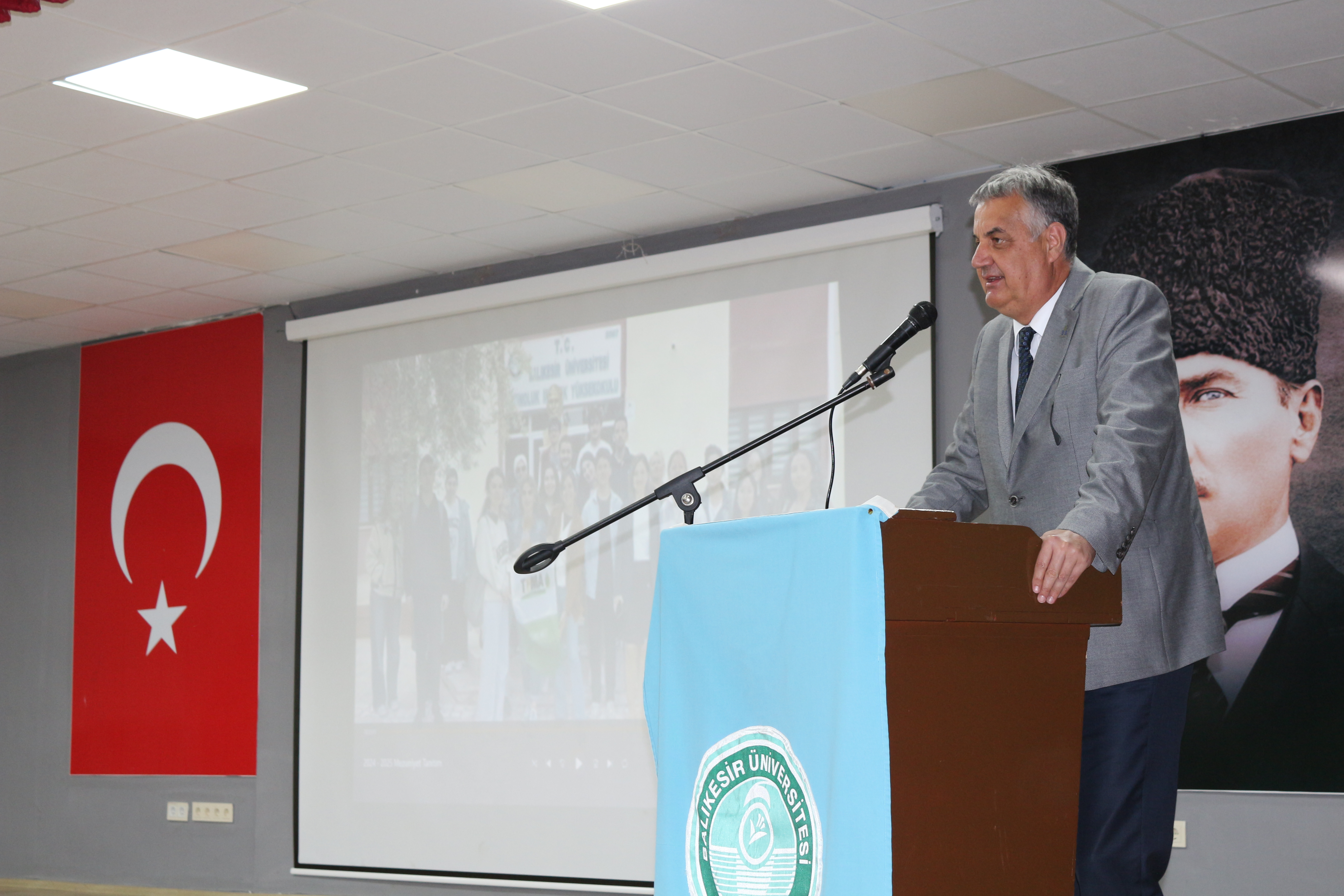 Altınoluk Meslek Yüksekokulunda Anlamlı Gün: Mezunlar Geleceğe Yelken Açtı 3