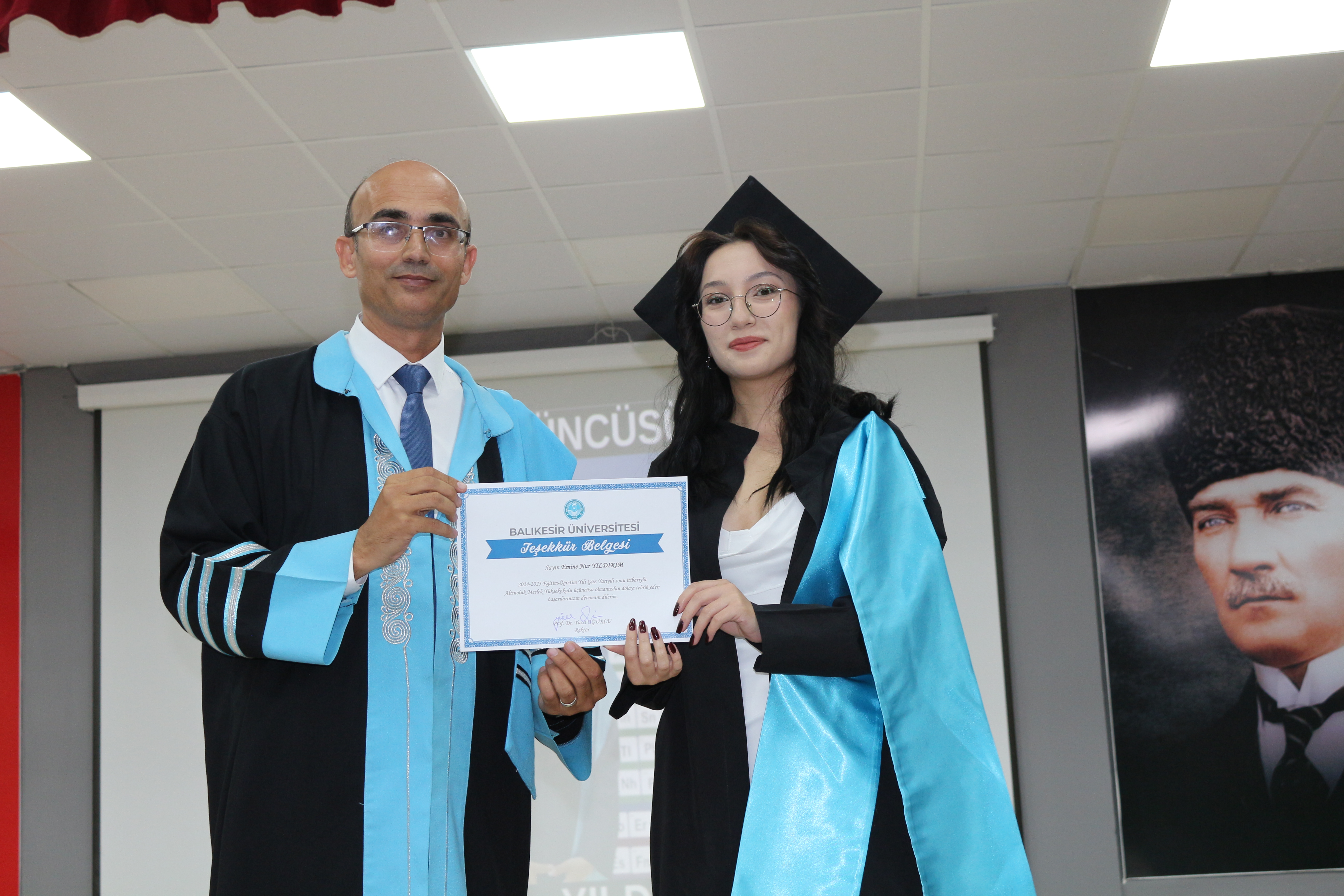 Altınoluk Meslek Yüksekokulunda Anlamlı Gün: Mezunlar Geleceğe Yelken Açtı 6
