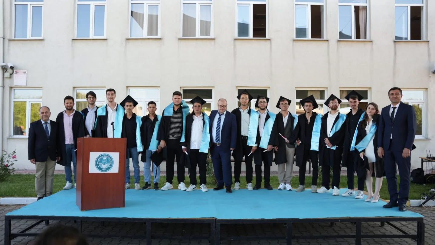Meslek Yüksekokulumuzda 2024-2025 Eğitim-Öğretim Yılı Mezunları için Mezuniyet Töreni Düzenlendi 8