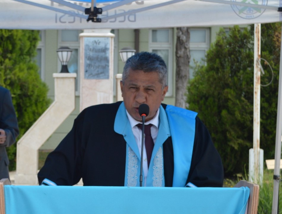 Yeni Başlangıçlara Merhaba: Dursunbey MYO’da Mezuniyet Sevinci 3