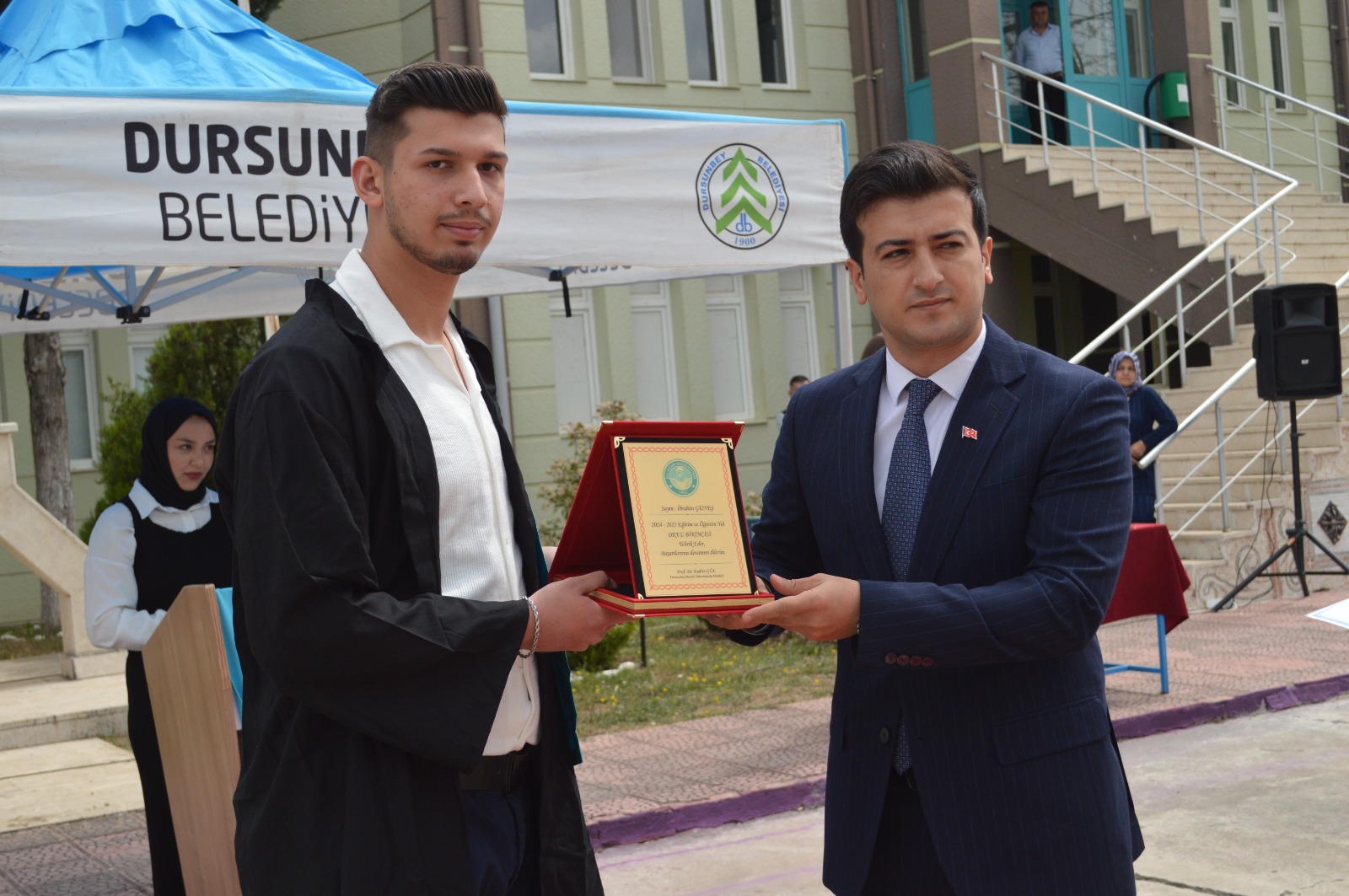 Yeni Başlangıçlara Merhaba: Dursunbey MYO’da Mezuniyet Sevinci 7